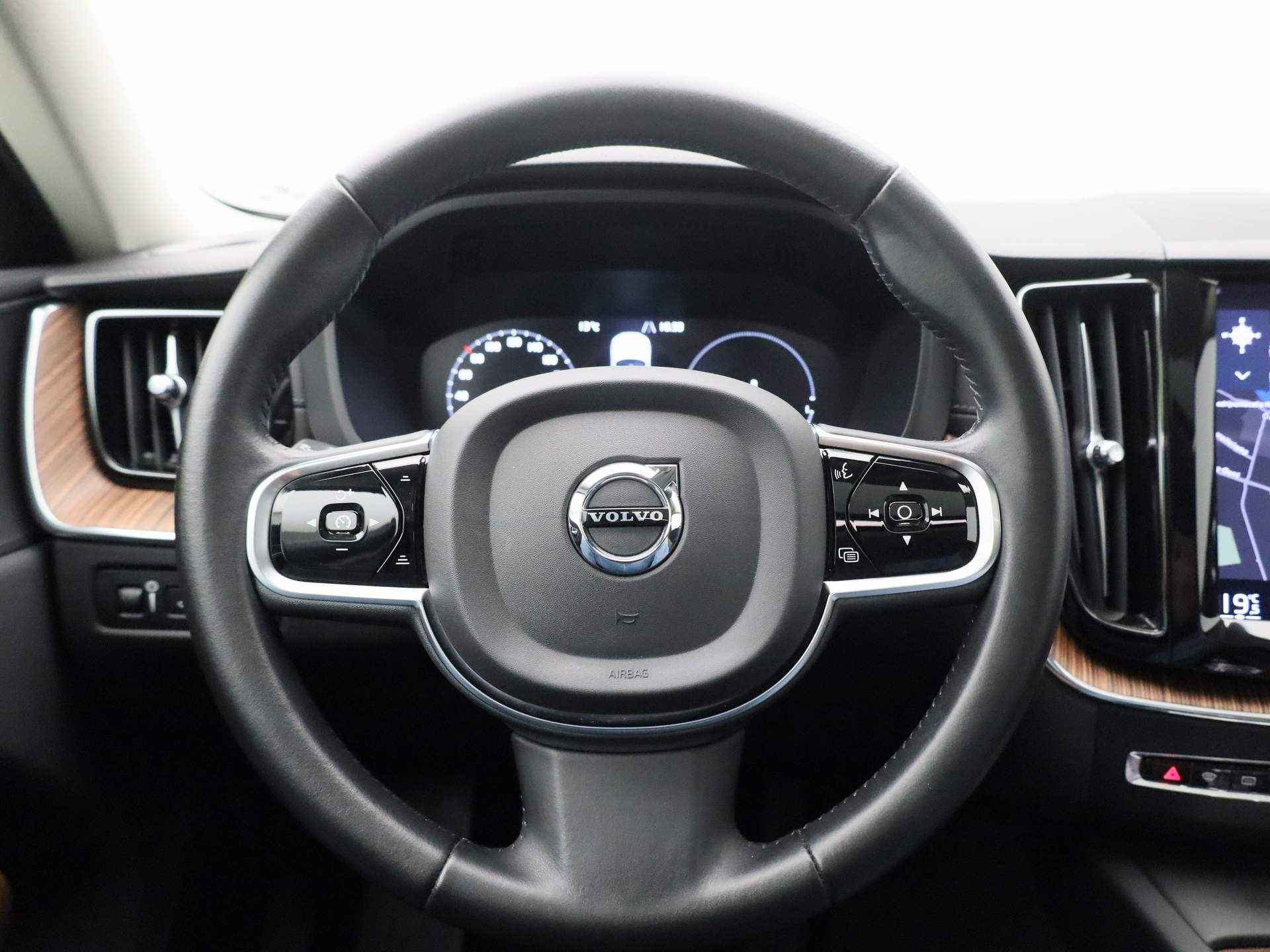 Volvo XC60 2.0 T8 Twin Engine AWD Inscription | PANO | HUD | CAMERA | STOELVERW. - 15/36