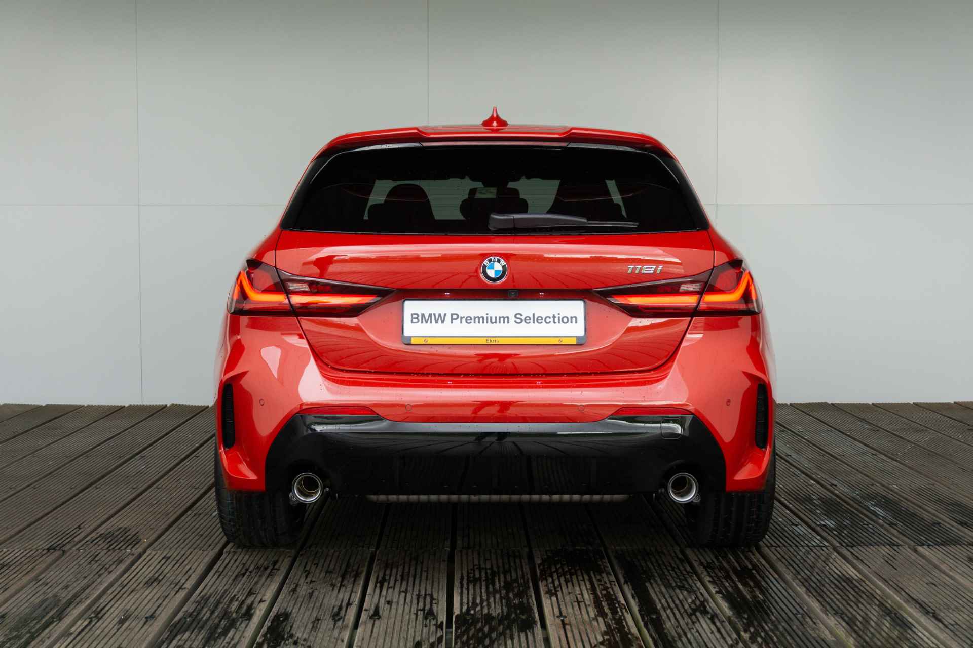 BMW 1 Serie 5-deurs 118i High Executive M Sport Pro Pack / Achteruitrijcamera / Glazen panoramadak / Elektrisch verwarmde voorstoelen - 5/45