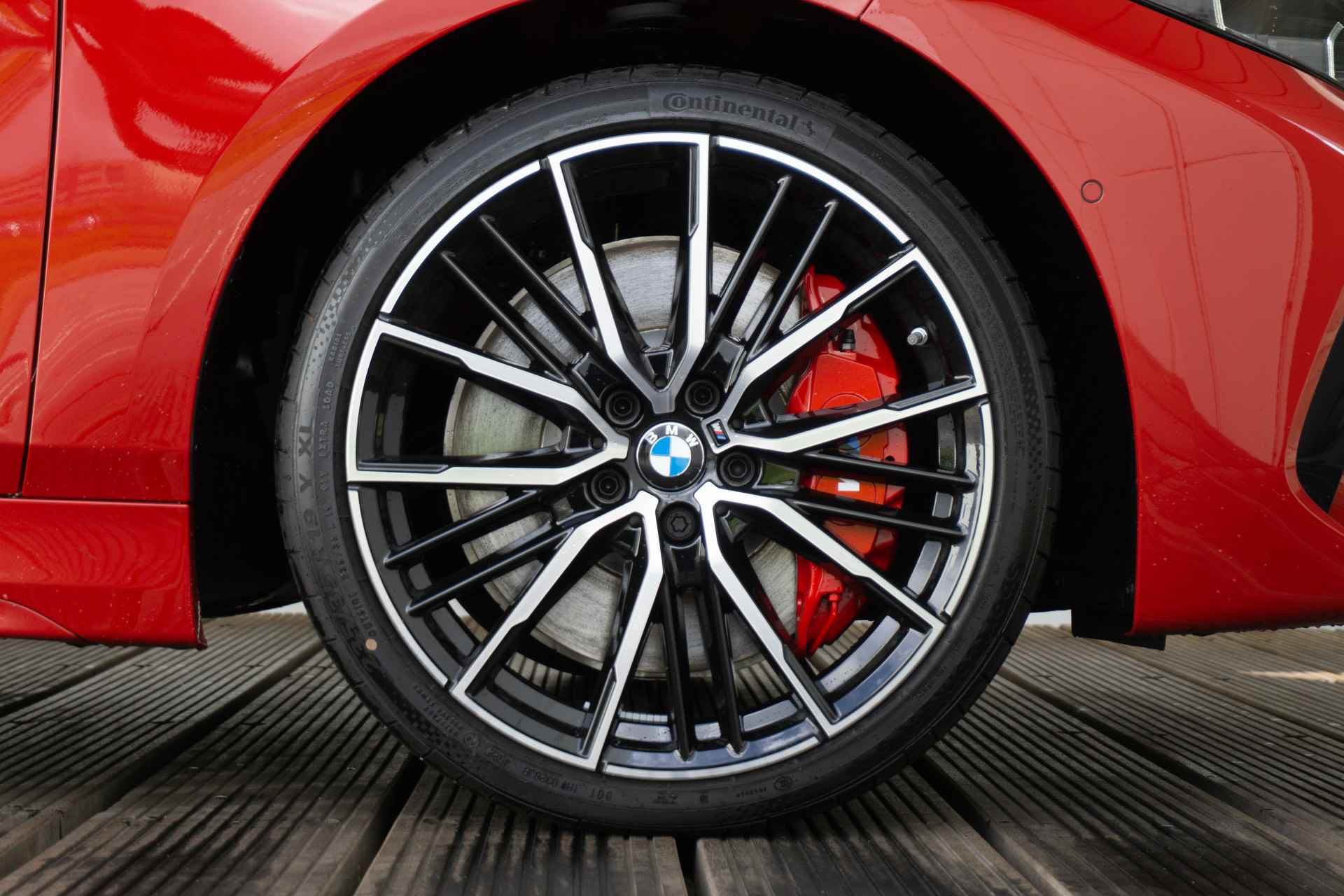 BMW 1 Serie 5-deurs 118i High Executive M Sport Pro Pack / Achteruitrijcamera / Glazen panoramadak / Elektrisch verwarmde voorstoelen - 6/45
