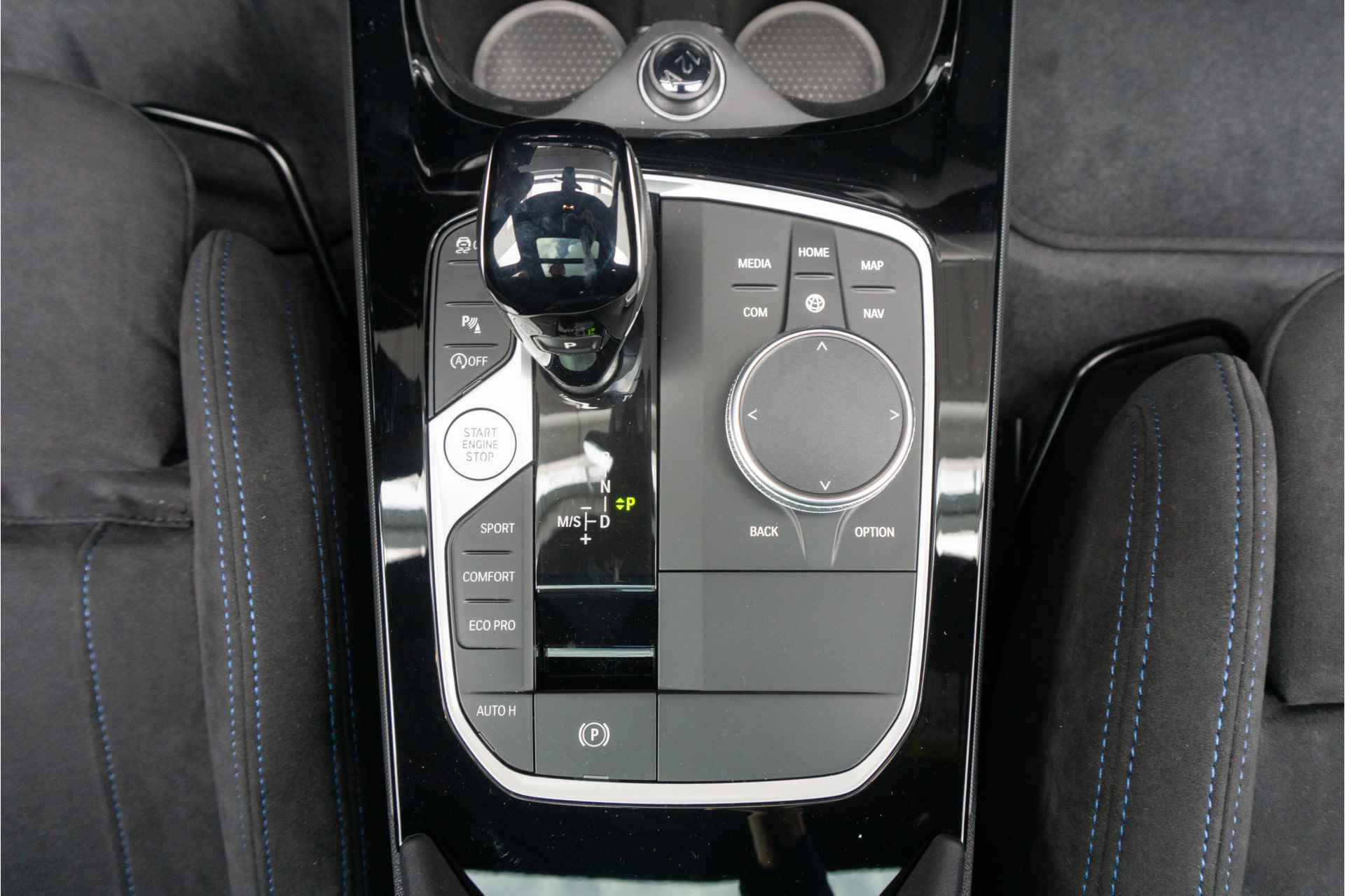 BMW 1 Serie 5-deurs 118i High Executive M Sport Pro Pack / Achteruitrijcamera / Glazen panoramadak / Elektrisch verwarmde voorstoelen - 12/45