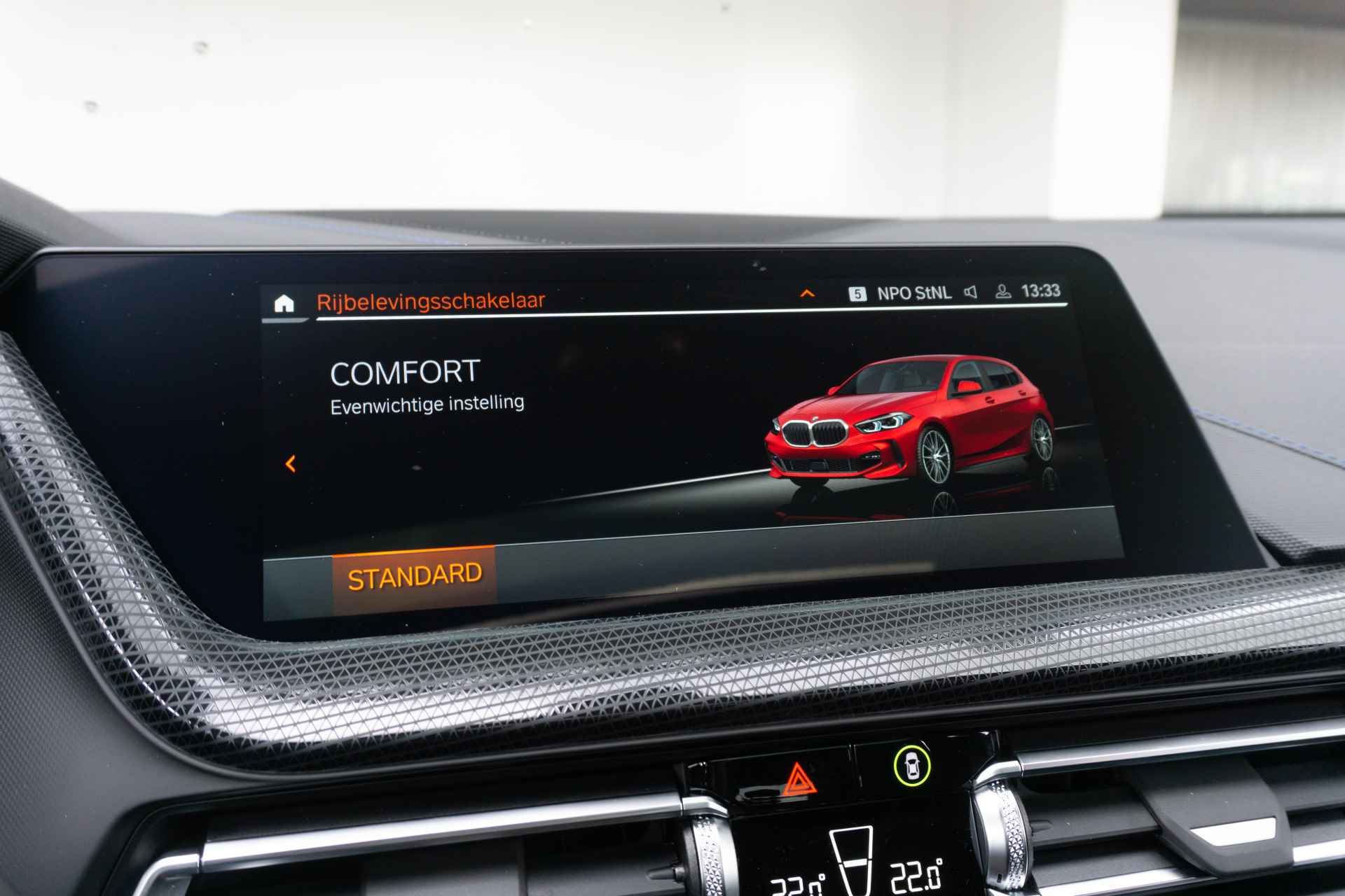 BMW 1 Serie 5-deurs 118i High Executive M Sport Pro Pack / Achteruitrijcamera / Glazen panoramadak / Elektrisch verwarmde voorstoelen - 17/45