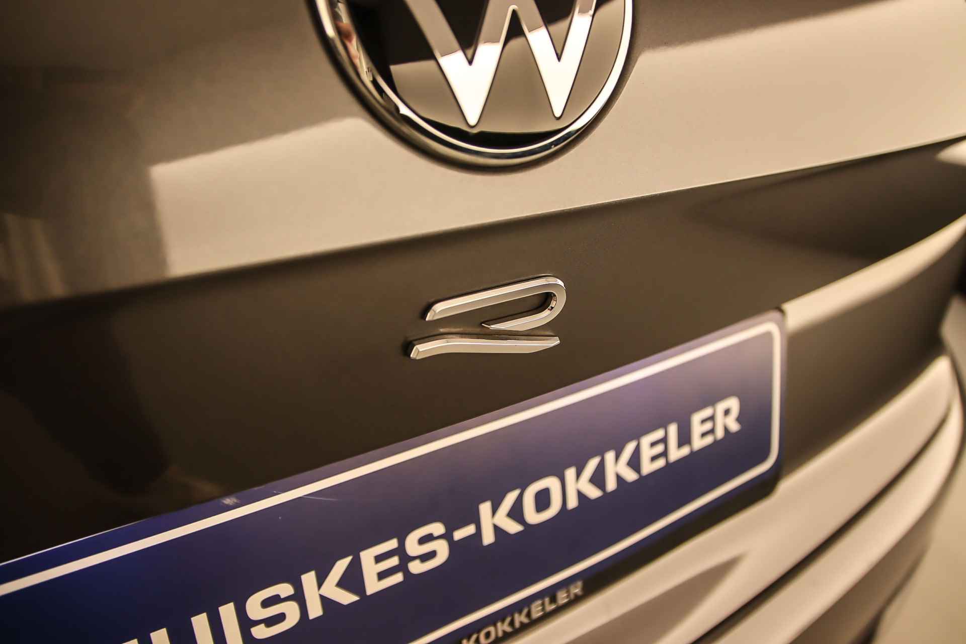 Volkswagen Touareg R 3.0 TSI eHybrid 462pk Tiptronic Trekhaak, Panoramadak, Elektrische achterklep, Lederen bekleding, Head up display, Adaptive cruise control, Luchtvering, Achteruitrijcamera, Stoelverwarming, Parkeersensoren - 43/52
