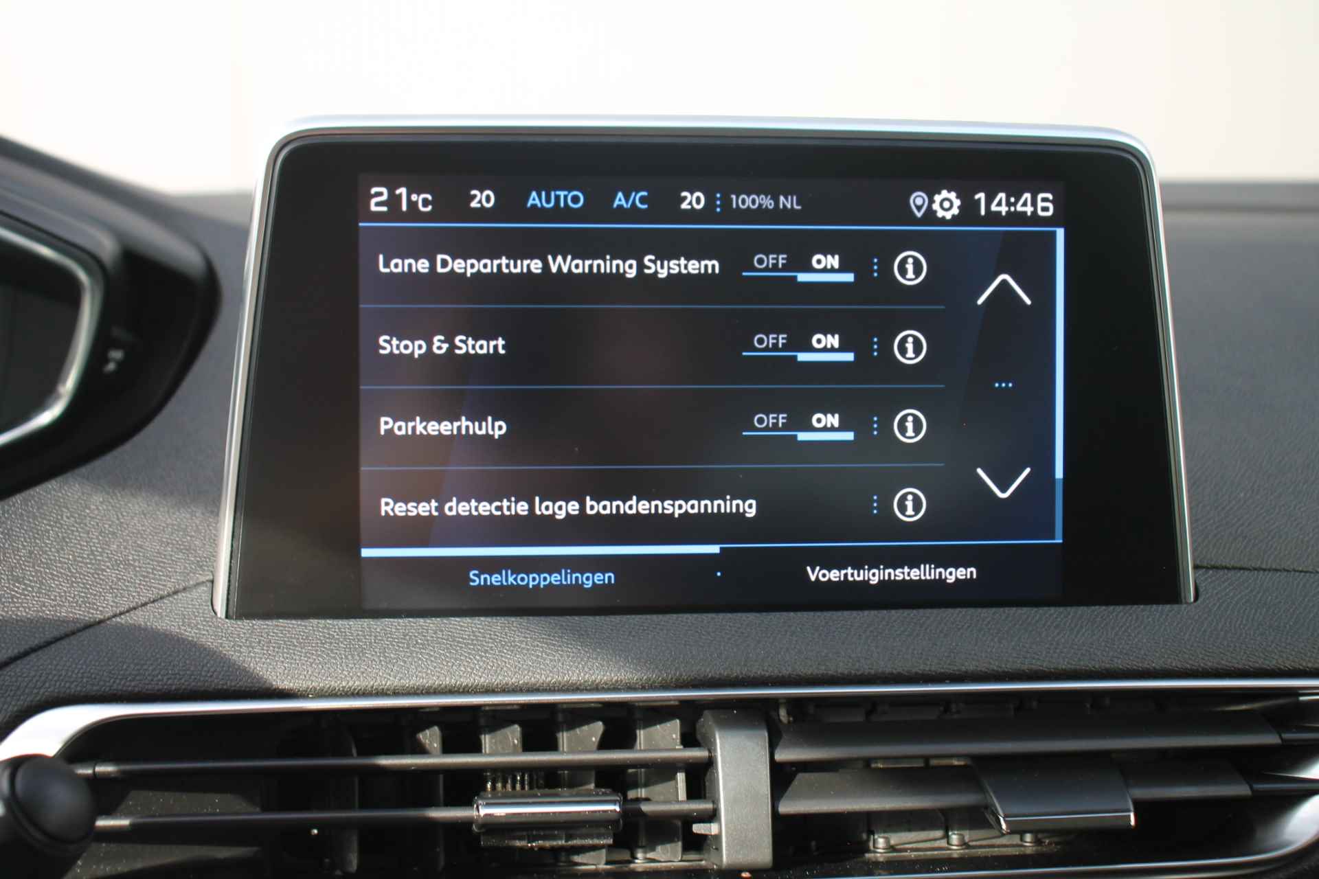 Peugeot 3008 1.2 130pk AUTOMAAT Active | NAVI BY APP | STOELVERW. | PDC | TREKHAAK | CARPLAY/ANDROID AUTO | CLIMA | CRUISE | - 17/38