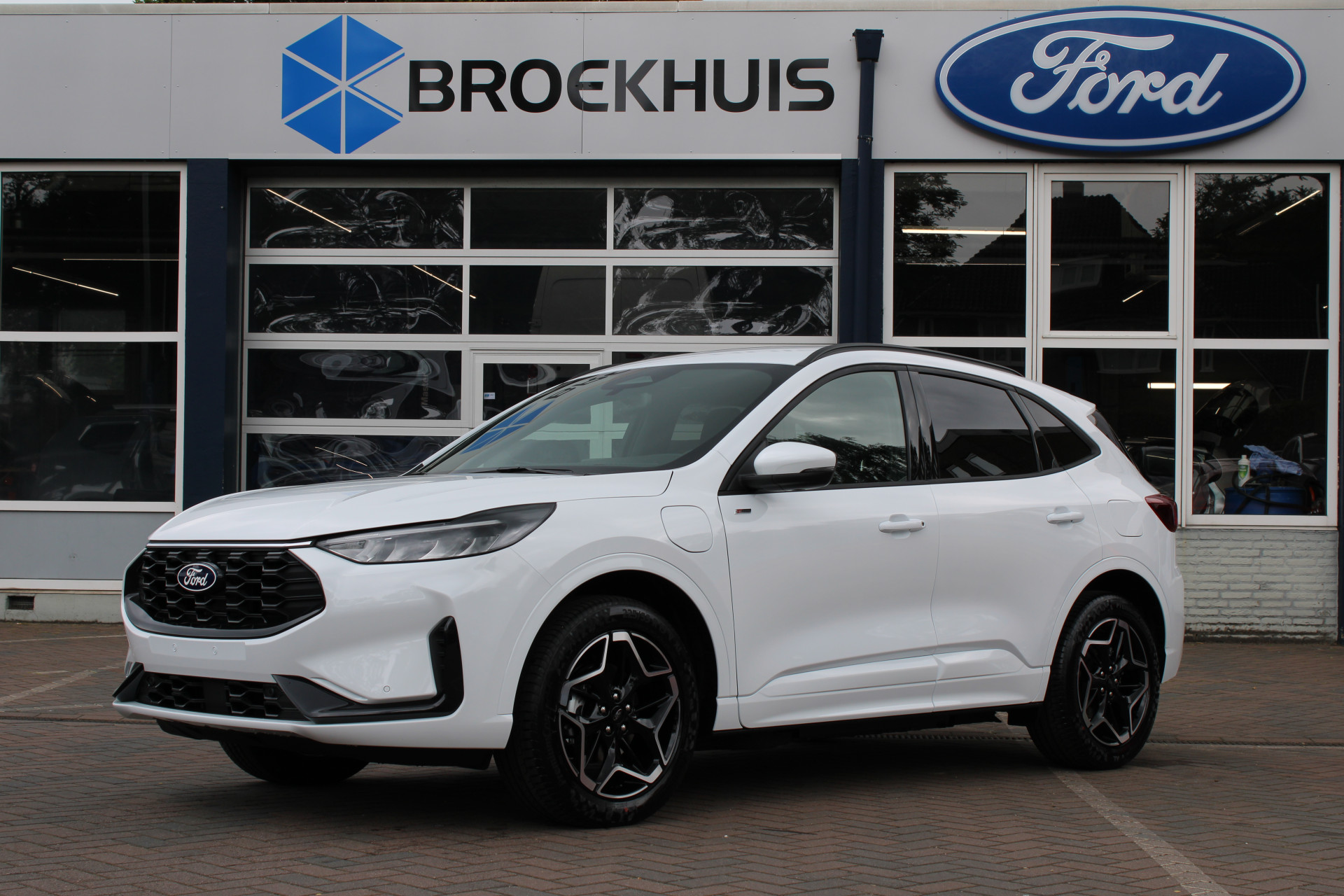 Ford Kuga 2.5 PHEV ST-LINE | DIRECT LEVERBAAR! | WINTERPACK | 19'' LMV | STANDVERWARMING | CAMERA | NIEUW! |