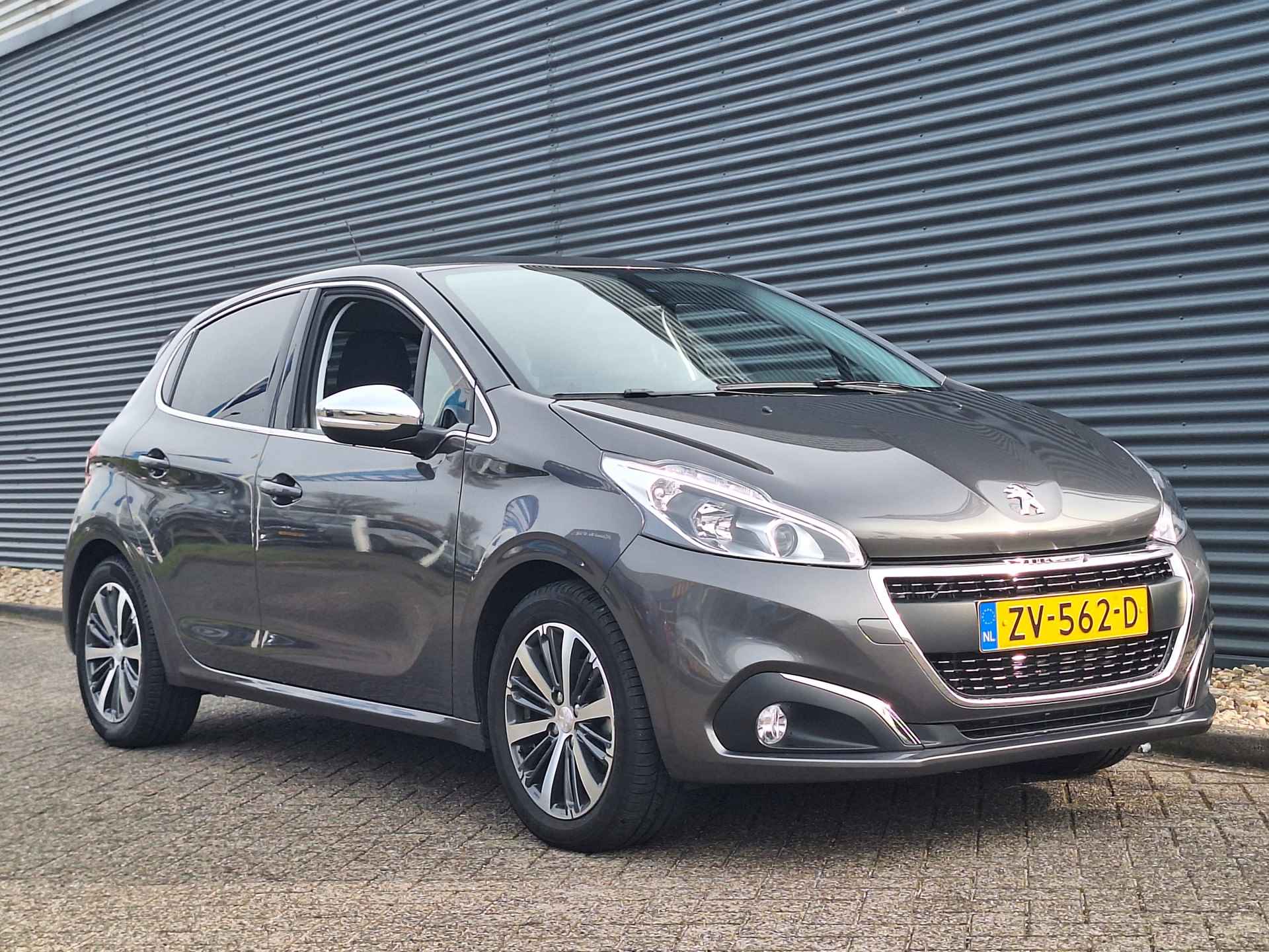 Peugeot 208 1.2 PureTech Allure 110pk | Automaat | Camera | Navigatie | Climate Control | Cruise Control | Apple Carplay en Android Auto | Lage Kilometerstand met NAP | Ingeruild van eerste eigenaar !! - 3/50