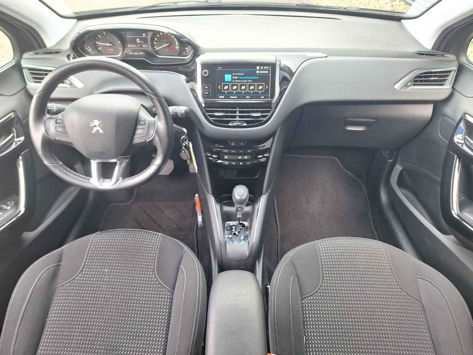 Peugeot 208 1.2 PureTech Allure 110pk | Automaat | Camera | Navigatie | Climate Control | Cruise Control | Apple Carplay en Android Auto | Lage Kilometerstand met NAP | Ingeruild van eerste eigenaar !! - 10/50