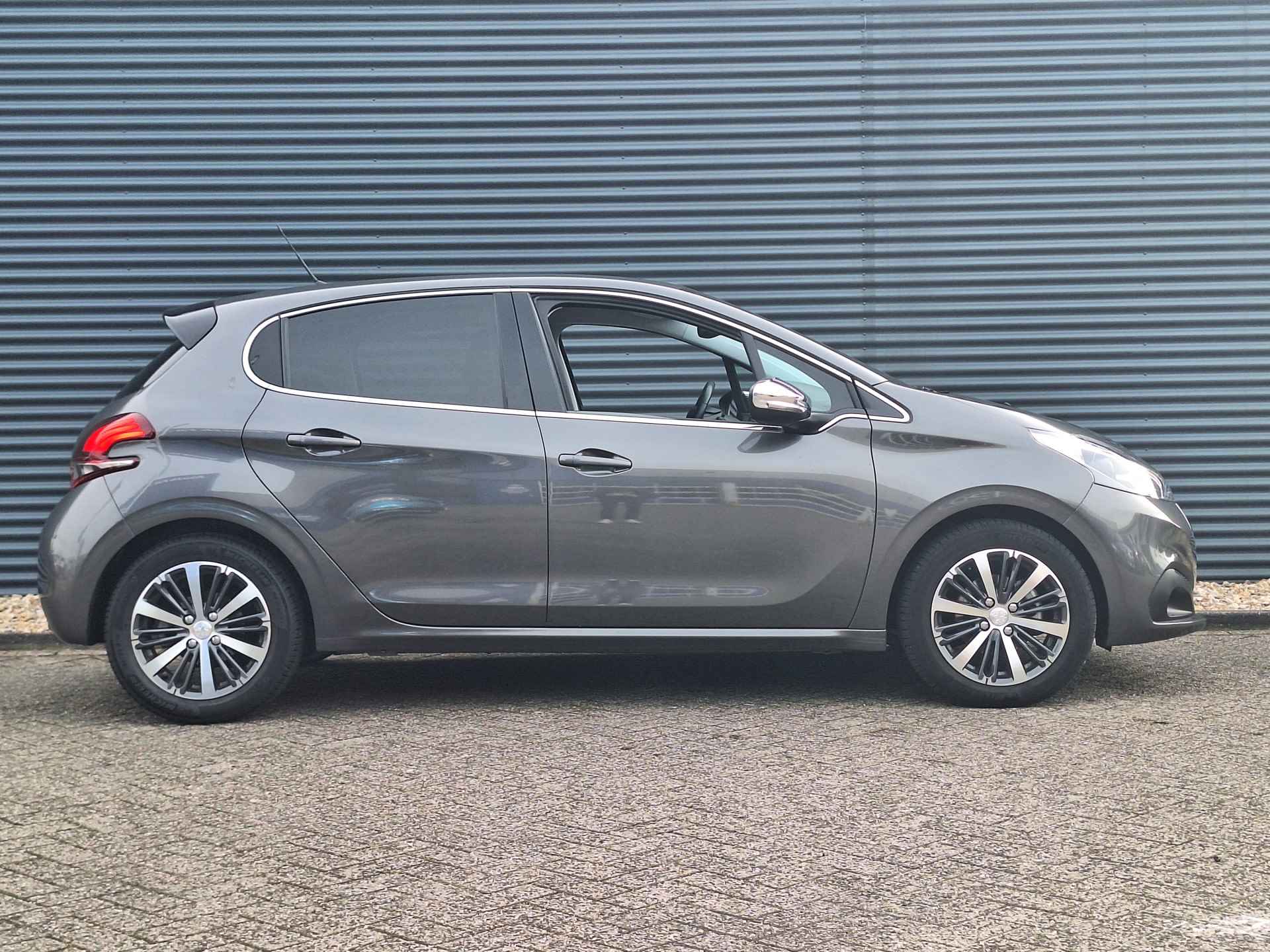 Peugeot 208 1.2 PureTech Allure 110pk | Automaat | Camera | Navigatie | Climate Control | Cruise Control | Apple Carplay en Android Auto | Lage Kilometerstand met NAP | Ingeruild van eerste eigenaar !! - 13/50