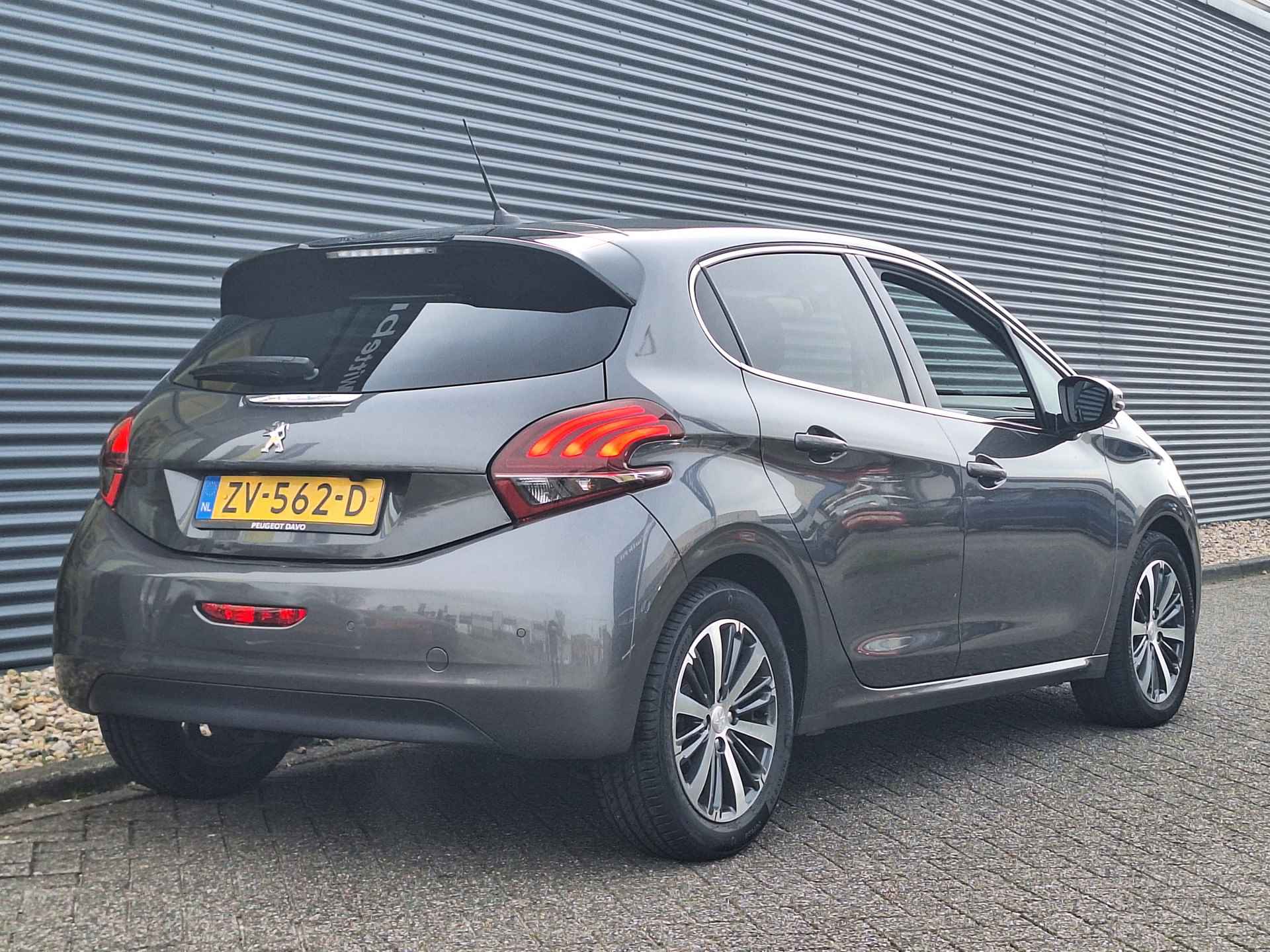 Peugeot 208 1.2 PureTech Allure 110pk | Automaat | Camera | Navigatie | Climate Control | Cruise Control | Apple Carplay en Android Auto | Lage Kilometerstand met NAP | Ingeruild van eerste eigenaar !! - 44/50