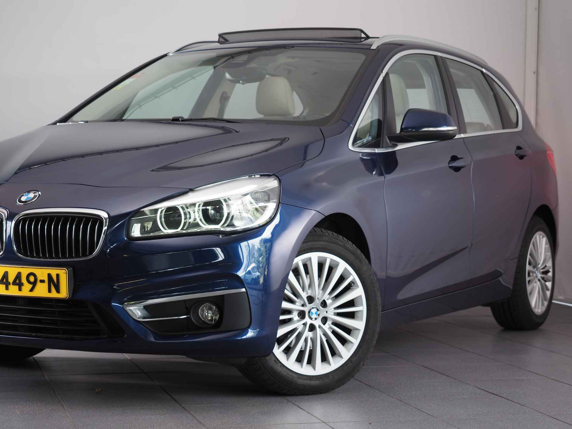 BMW 2 Serie Active Tourer 218i Centennial High Executive | LED |  Elektrisch Glazen Panorama-Dak | Carkit | Cruise Control | Parkeersensoren Achter | Keyless Start | Voorstoelen Verwarmt | Airco (Automatisch) | - 15/43