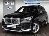 BMW iX1 eDrive20 xLine / Achteruitrijcamera / Elektrisch inklapbare trekhaak / Extra getint glas achter | Showroom Sale