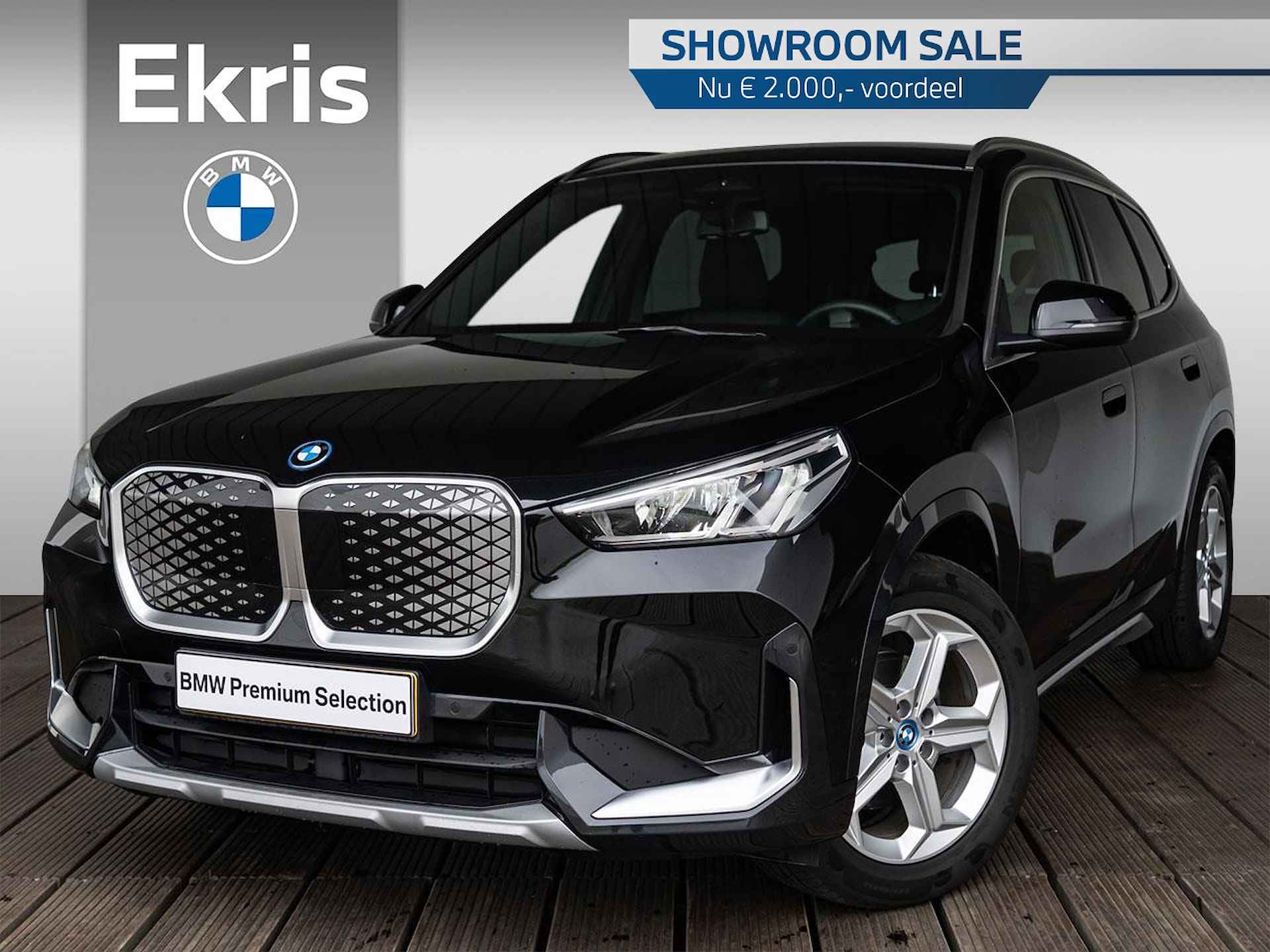 BMW iX1 eDrive20 xLine / Achteruitrijcamera / Elektrisch inklapbare trekhaak / Extra getint glas achter | Showroom Sale - 1/40