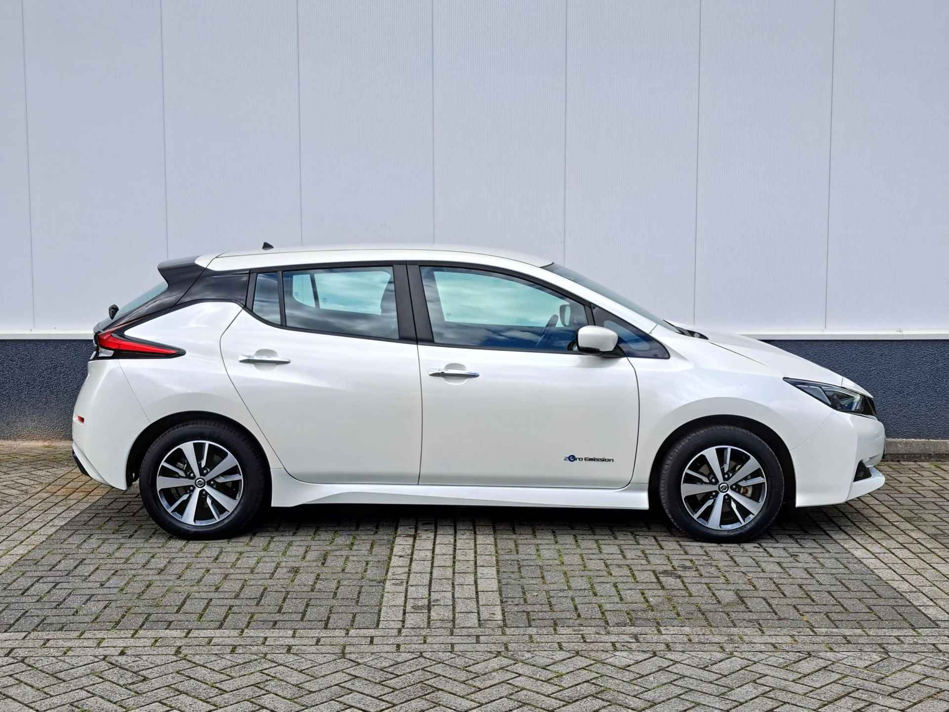 Nissan LEAF Acenta 40 kWh | Navigatie | DAB | Cruise Control Adaptief | Dodenhoek Detectie | Automaat - 2/31