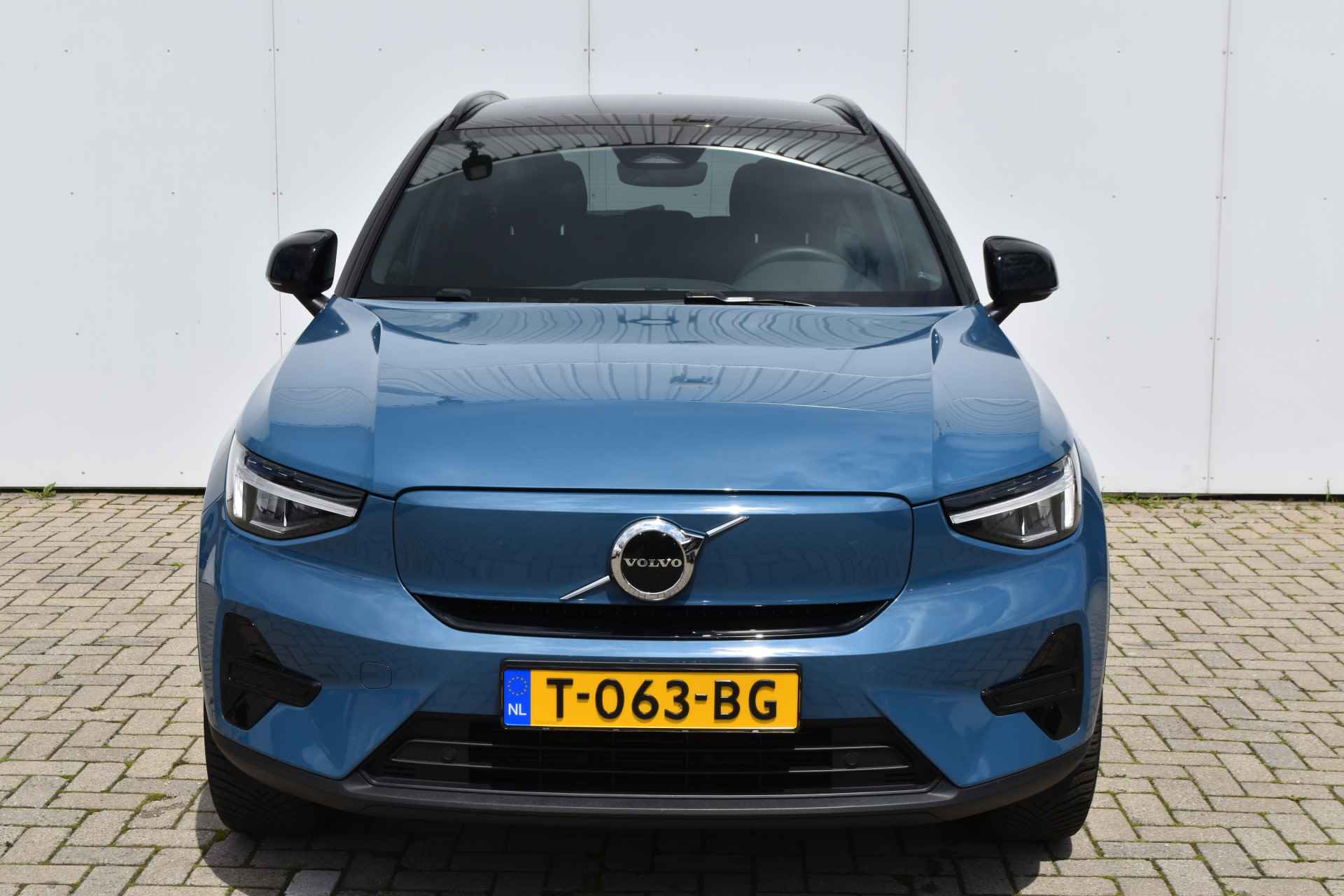 Volvo XC40 Recharge Core 70 kWh #FjordBlue #Trekhaak #ClimateLine - 2/25