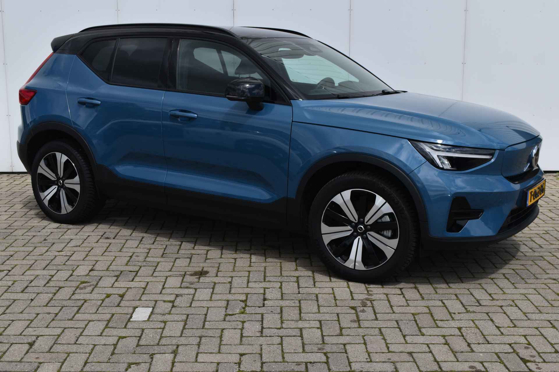 Volvo XC40 Recharge Core 70 kWh #FjordBlue #Trekhaak #ClimateLine - 3/25