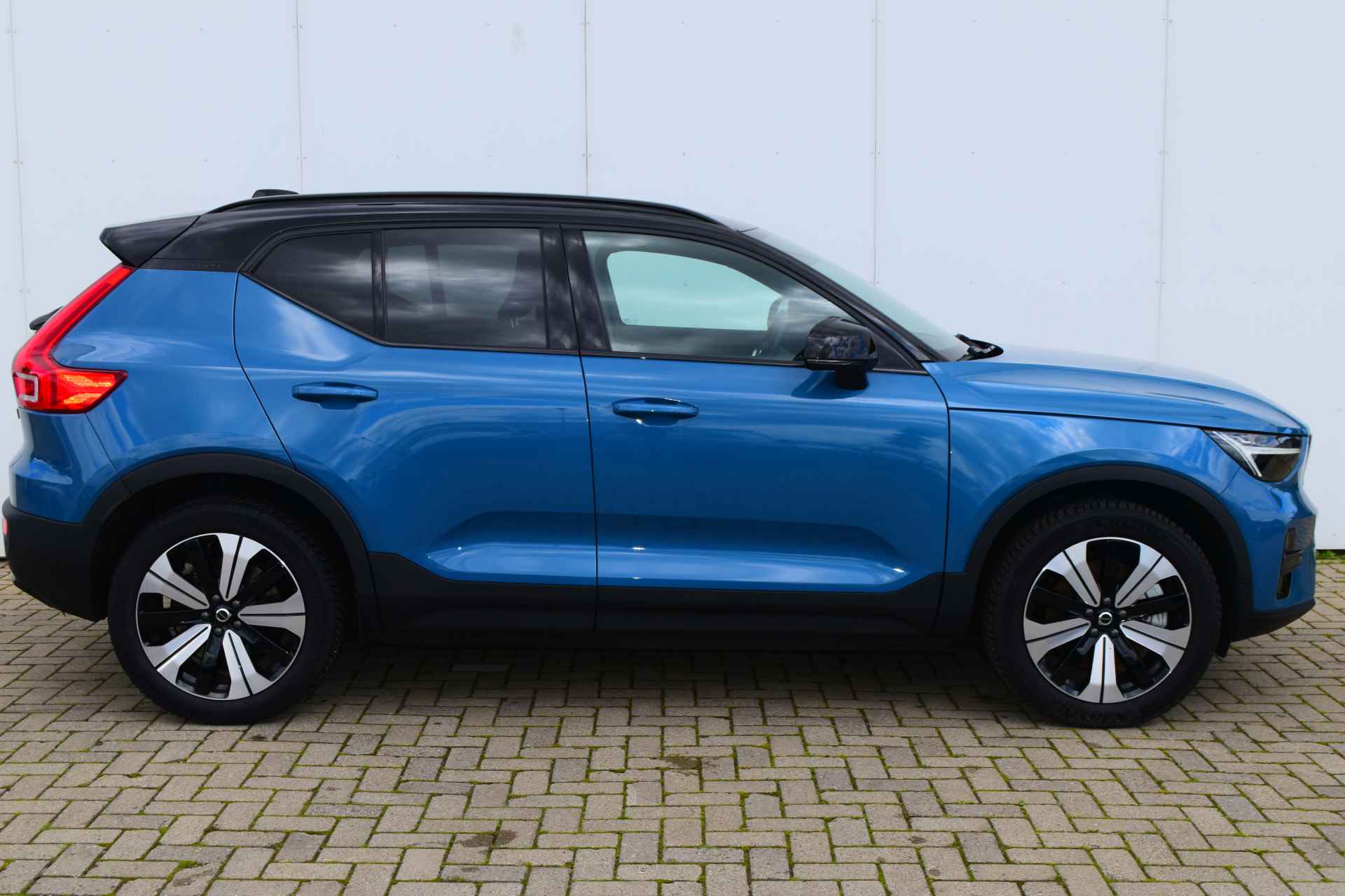 Volvo XC40 Recharge Core 70 kWh #FjordBlue #Trekhaak #ClimateLine - 4/25