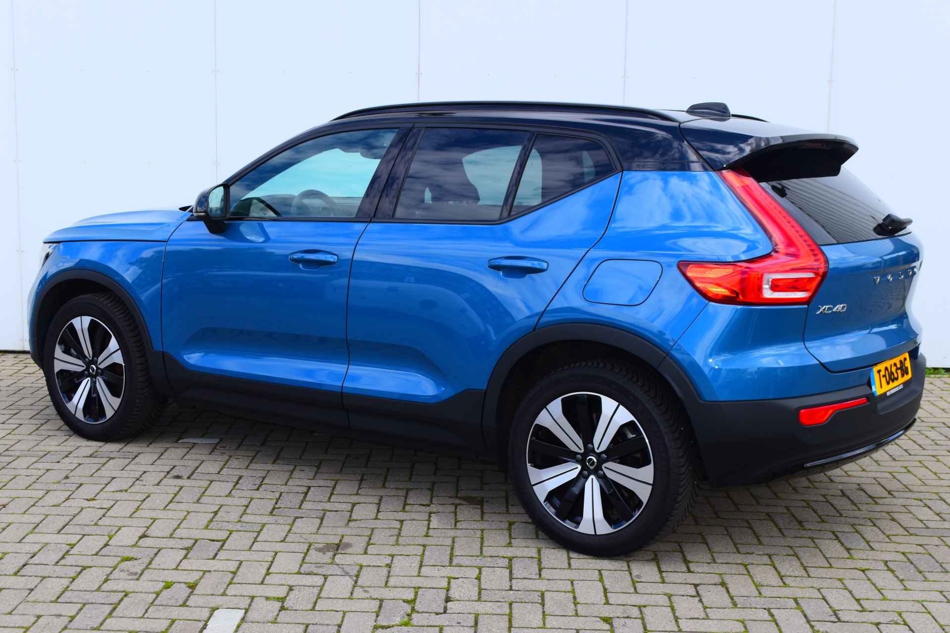 Volvo XC40 Recharge Core 70 kWh #FjordBlue #Trekhaak #ClimateLine - 6/25