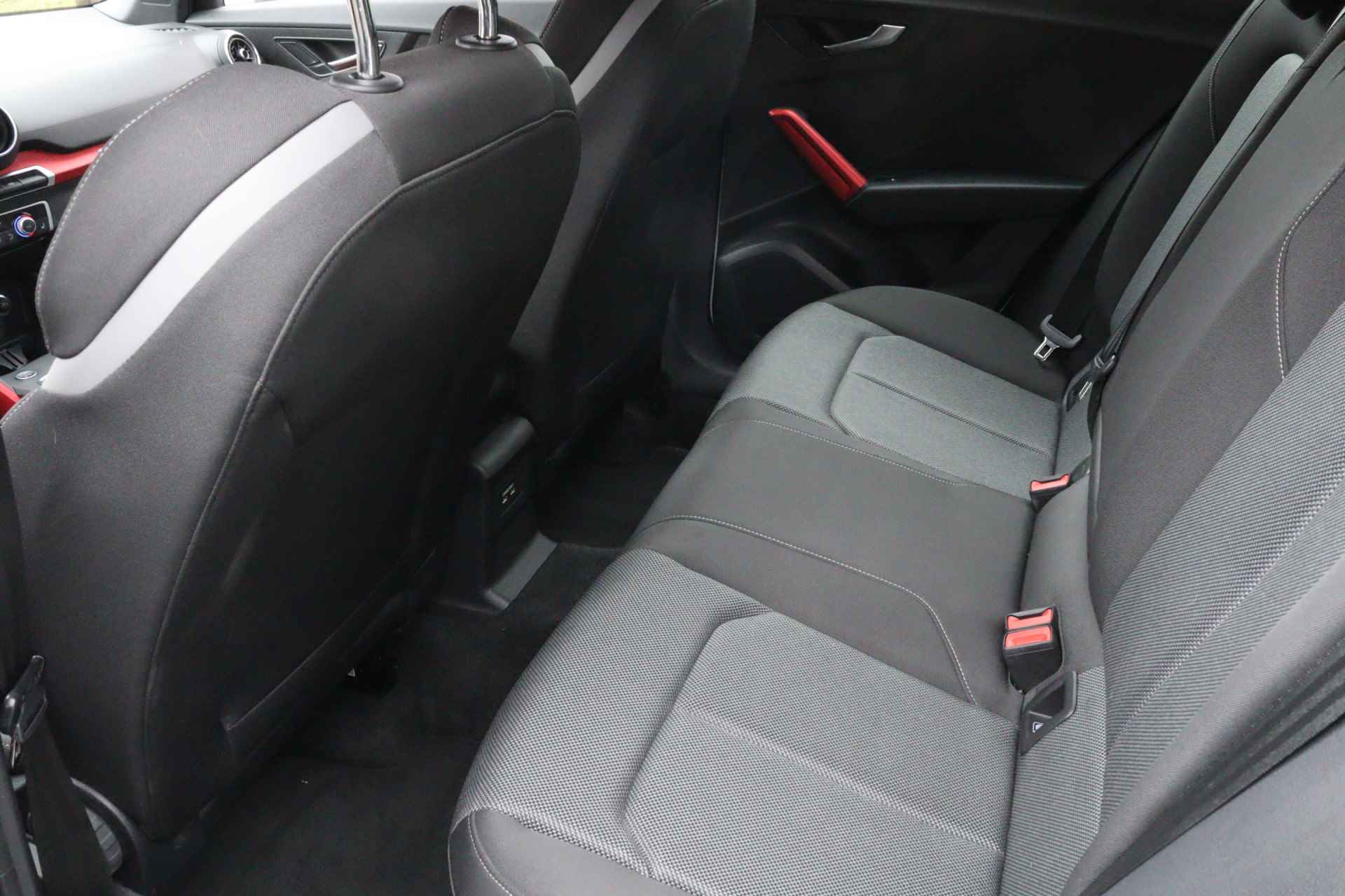Audi Q2 35 TFSI S-Tronic S-Line MMI Navi Plus/Virtual Cockpit/Keyless/Acc/App-Connect/DAB - 33/38
