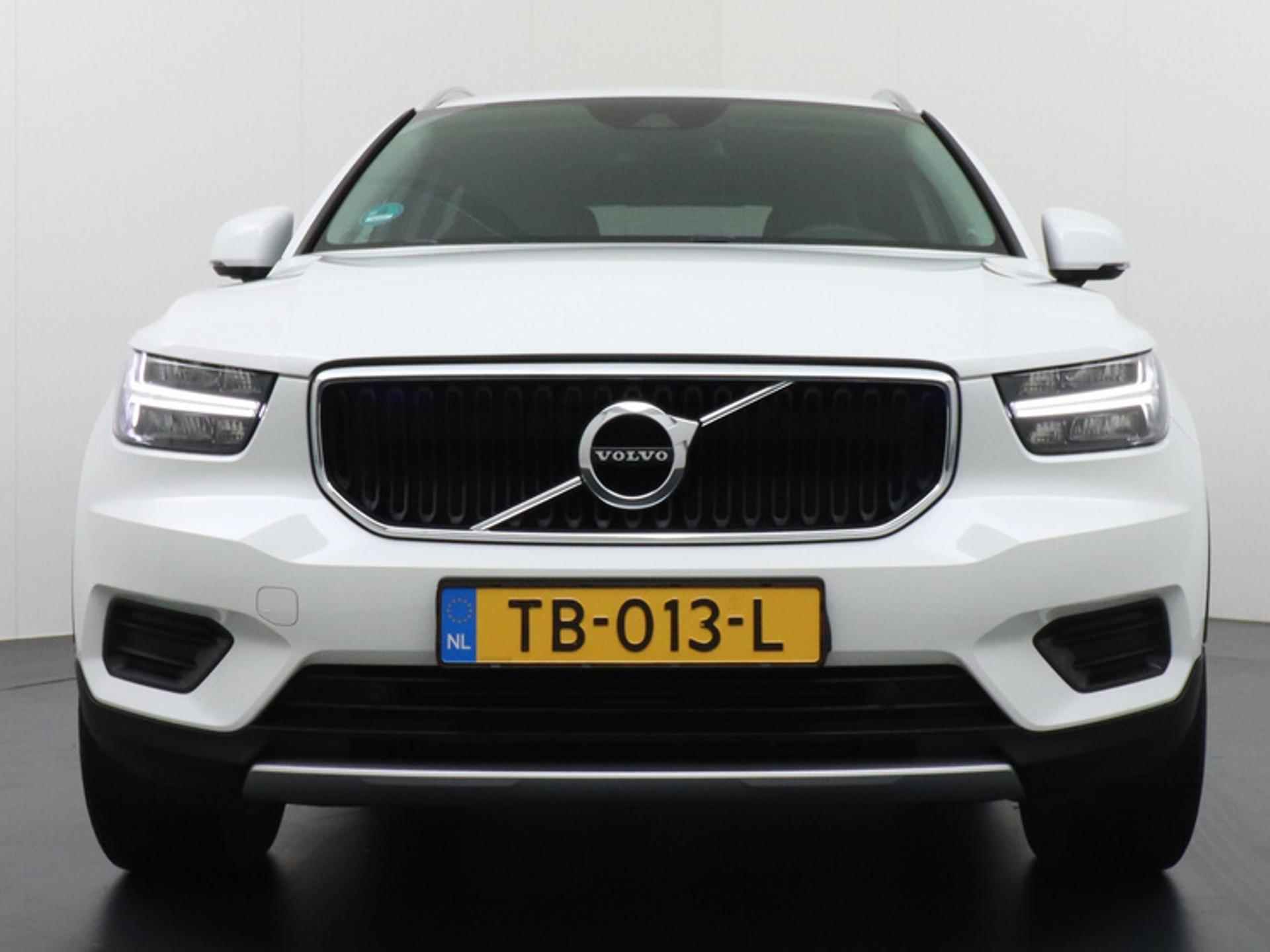 Volvo XC40 1.5 T3 Momentum Trekhaak/Apple Carplay/Leder/Electr stoelverst. etc. - 2/43