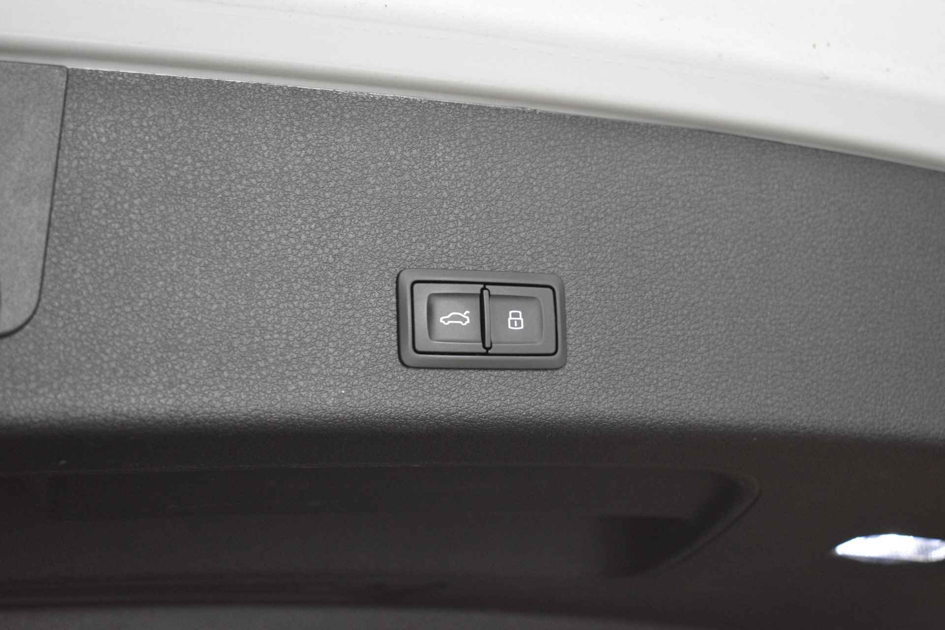 Audi e-tron 55 quattro 408 PK RS-Seats Black-Optic S-Line 21” Panodak 360º Camera Trekhaak - 5/49