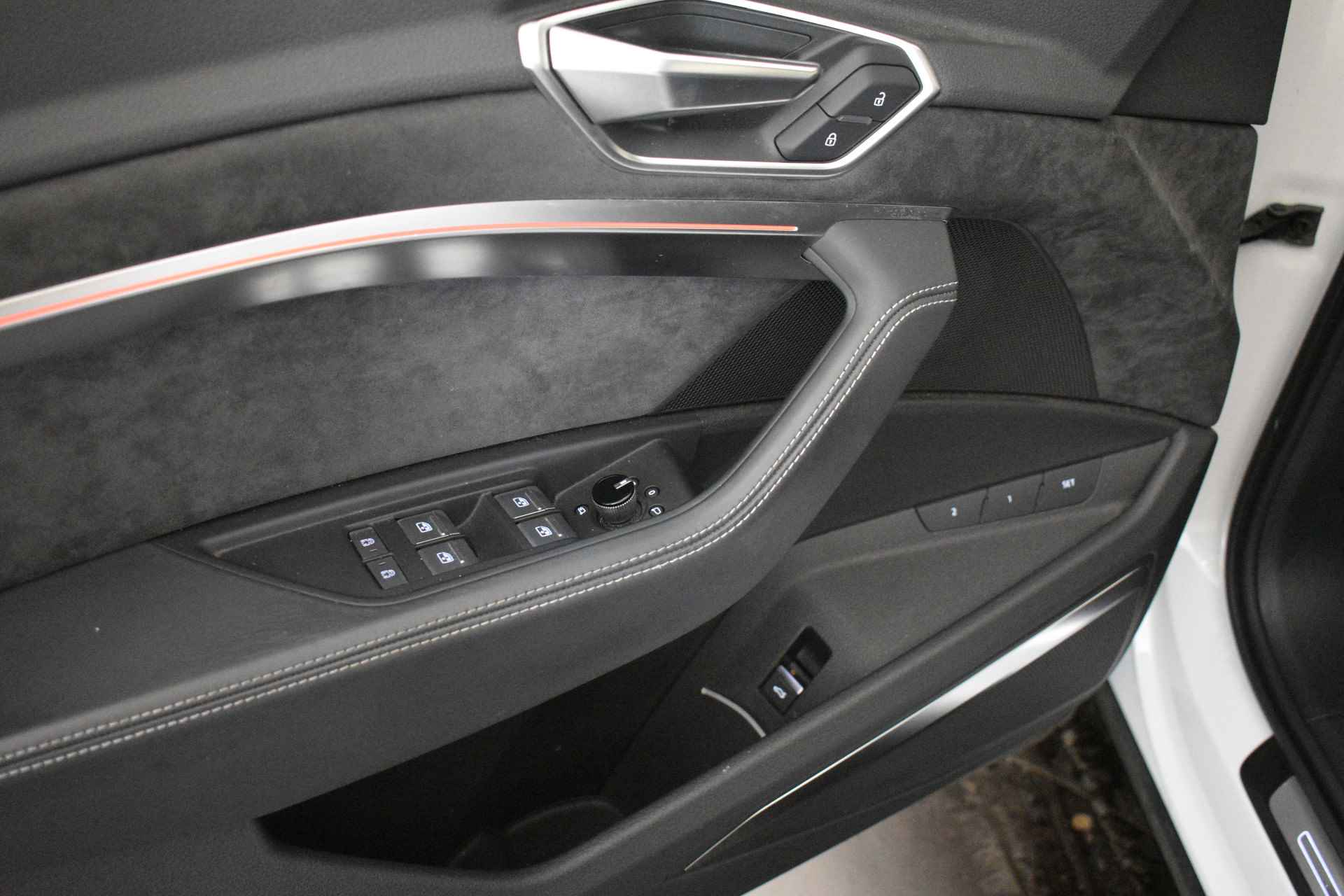 Audi e-tron 55 quattro 408 PK RS-Seats Black-Optic S-Line 21” Panodak 360º Camera Trekhaak - 20/49