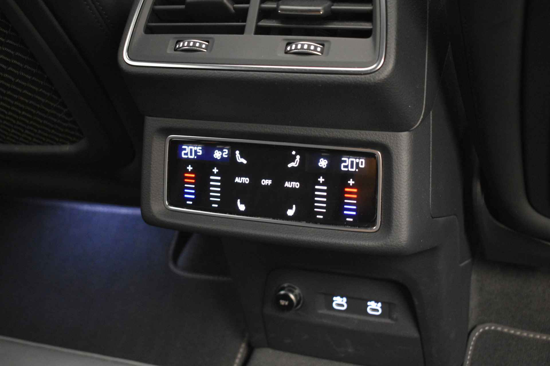 Audi e-tron 55 quattro 408 PK RS-Seats Black-Optic S-Line 21” Panodak 360º Camera Trekhaak - 41/49