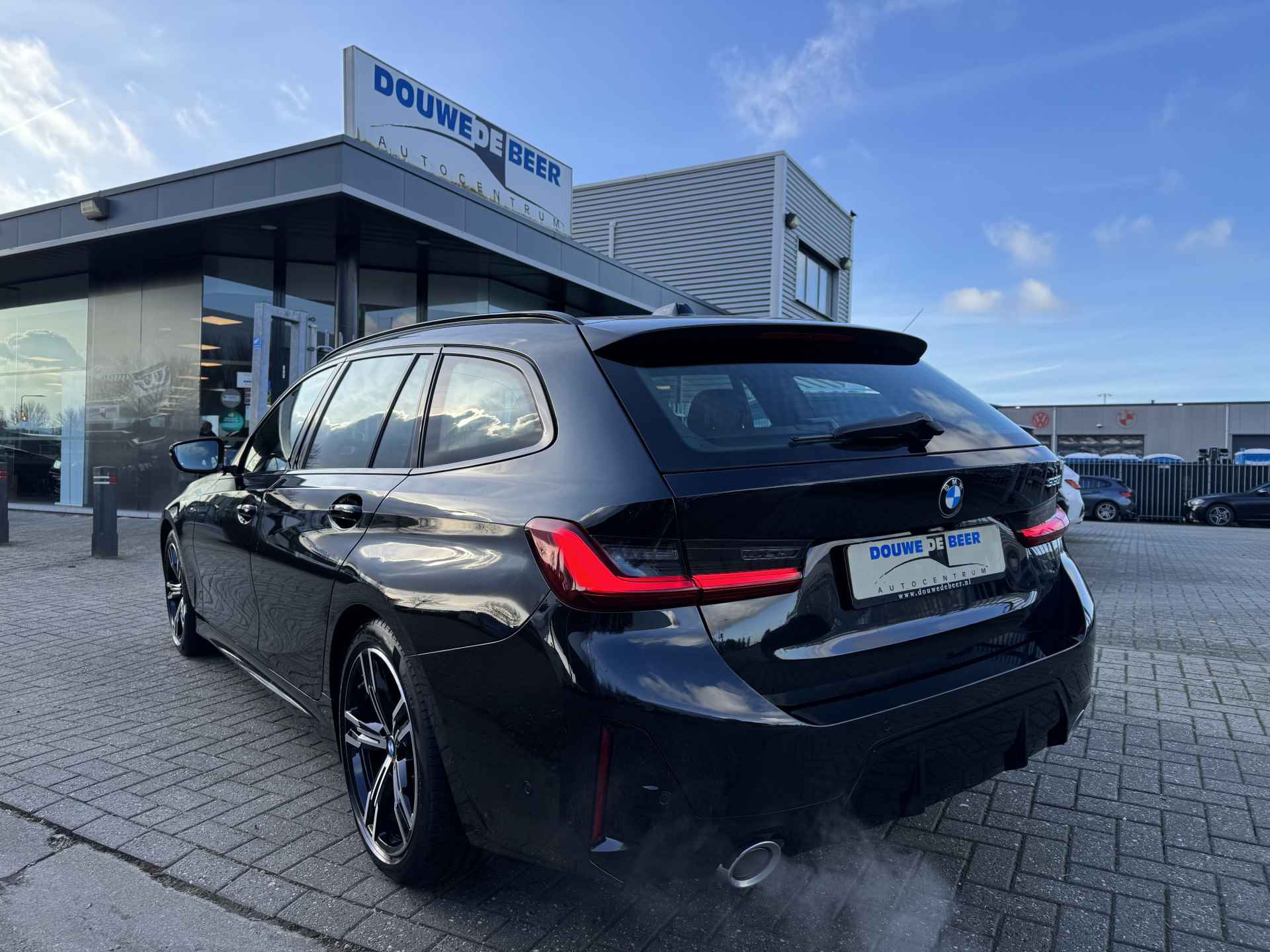 BMW 3 Serie Touring 330i M-sport Adapt.cruise | Stoelverw. | Camera | DAB - 2/31