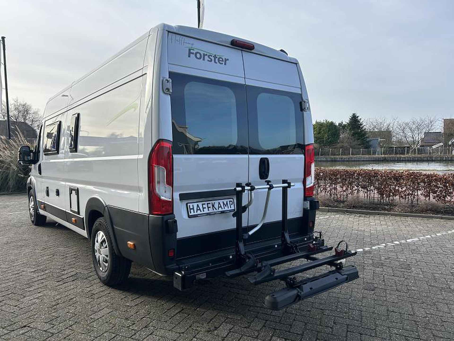 Forster V636EBL  Buscamper | Automaat - 6/25