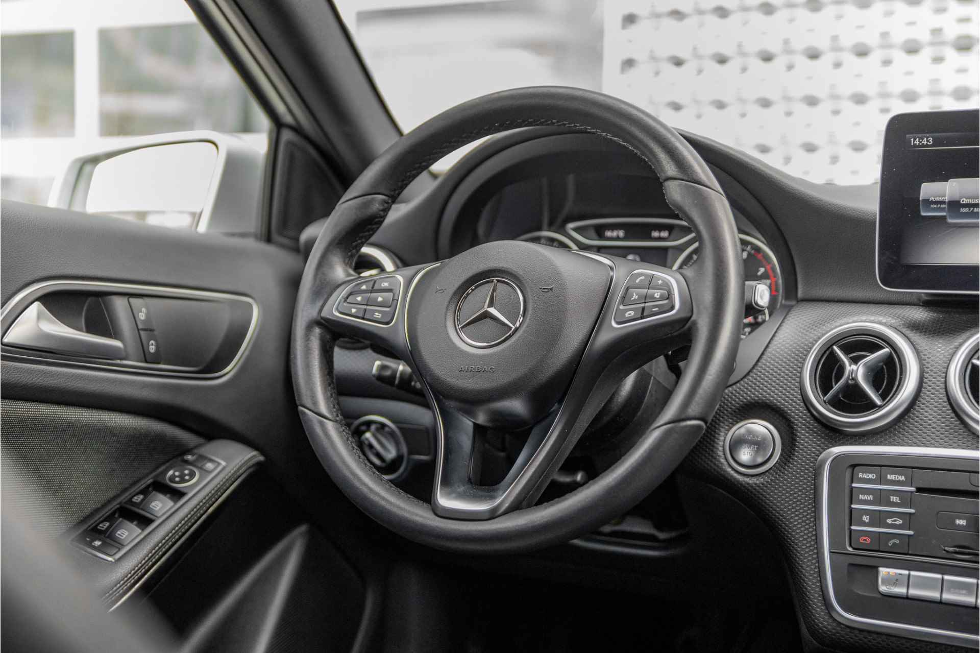 Mercedes-Benz A-Klasse 180 Business Solution | Camera | AMG Performance-stoelen | - 11/36