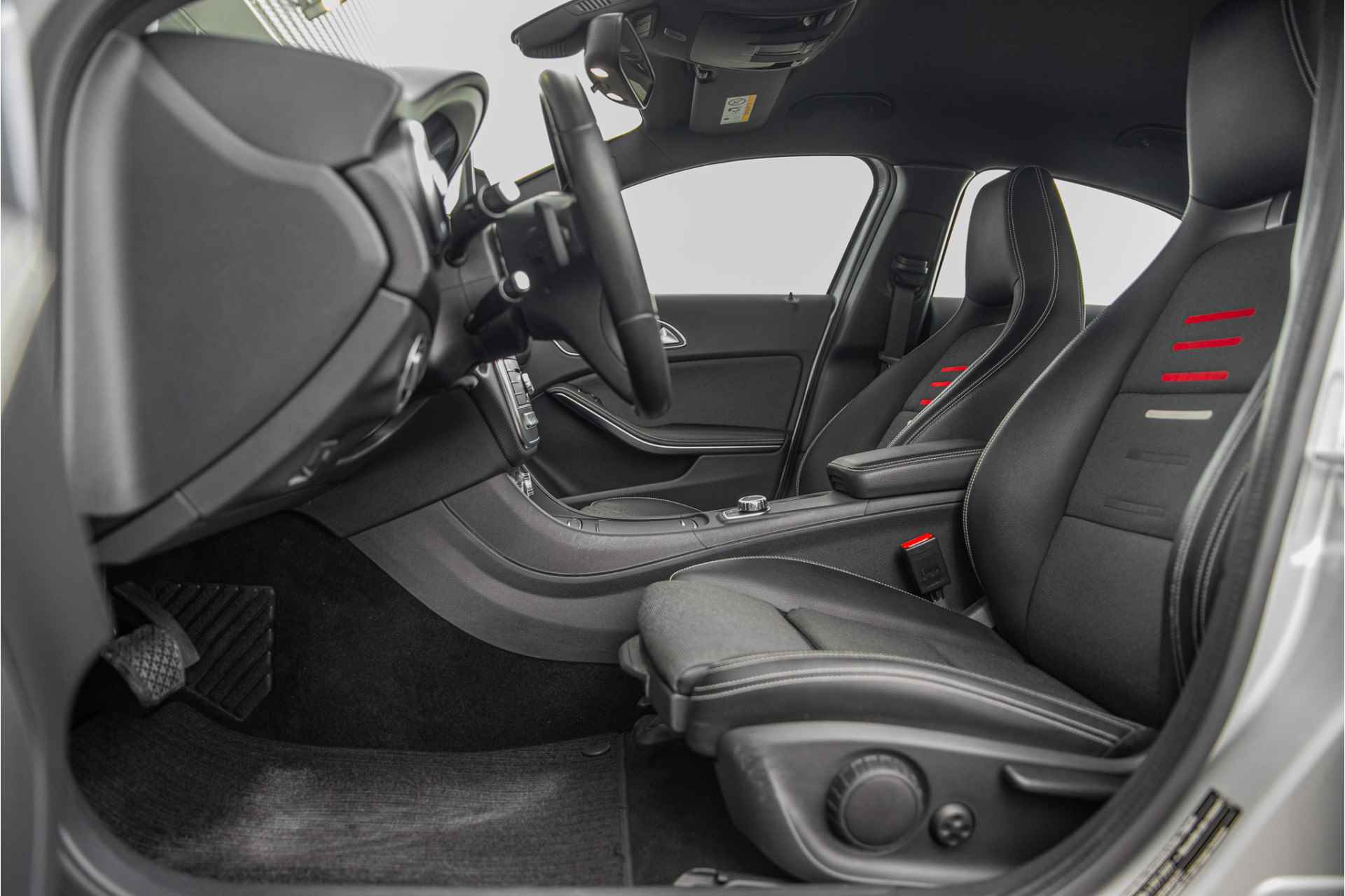 Mercedes-Benz A-Klasse 180 Business Solution | Camera | AMG Performance-stoelen | - 22/36