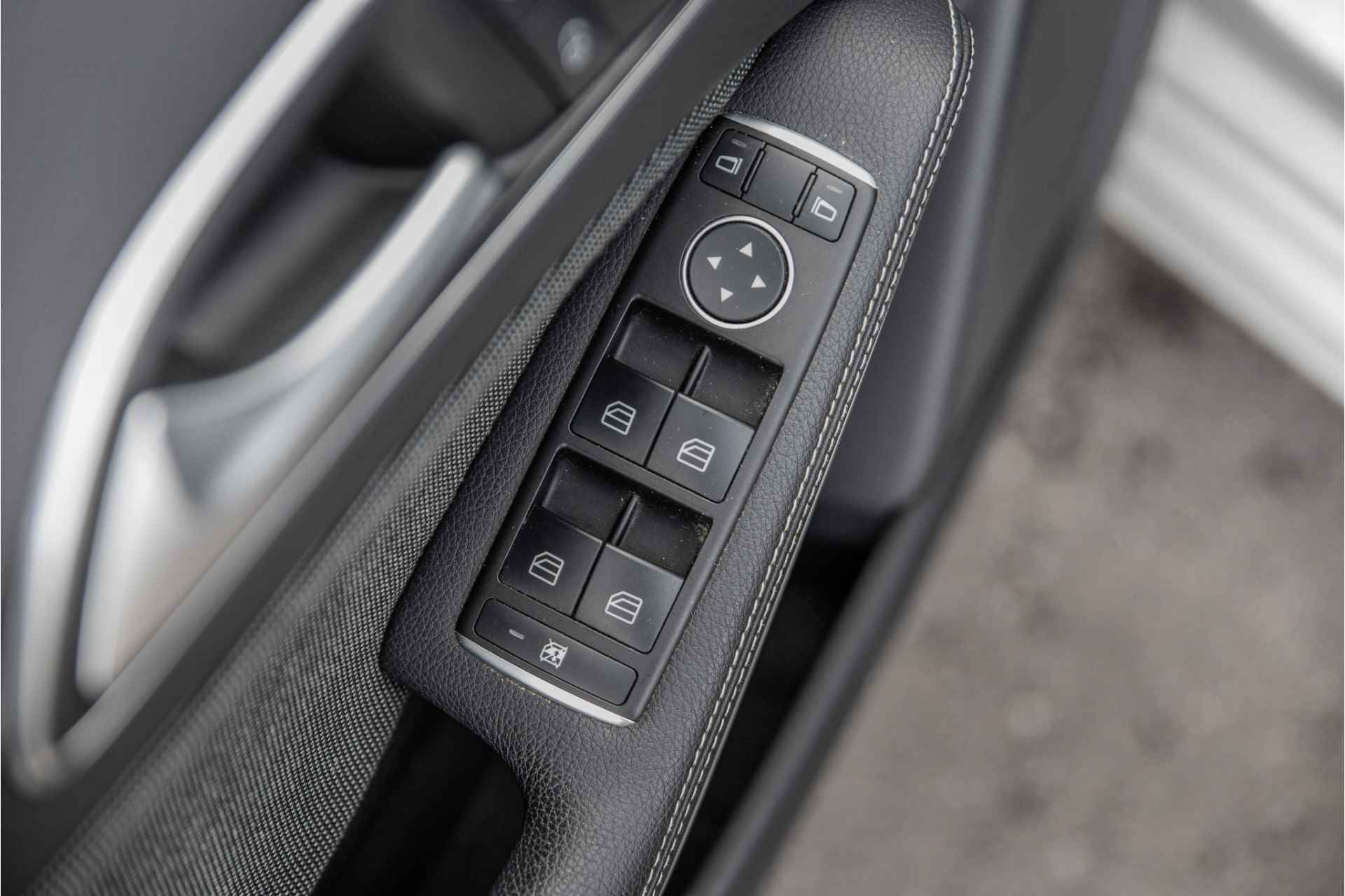 Mercedes-Benz A-Klasse 180 Business Solution | Camera | AMG Performance-stoelen | - 23/36