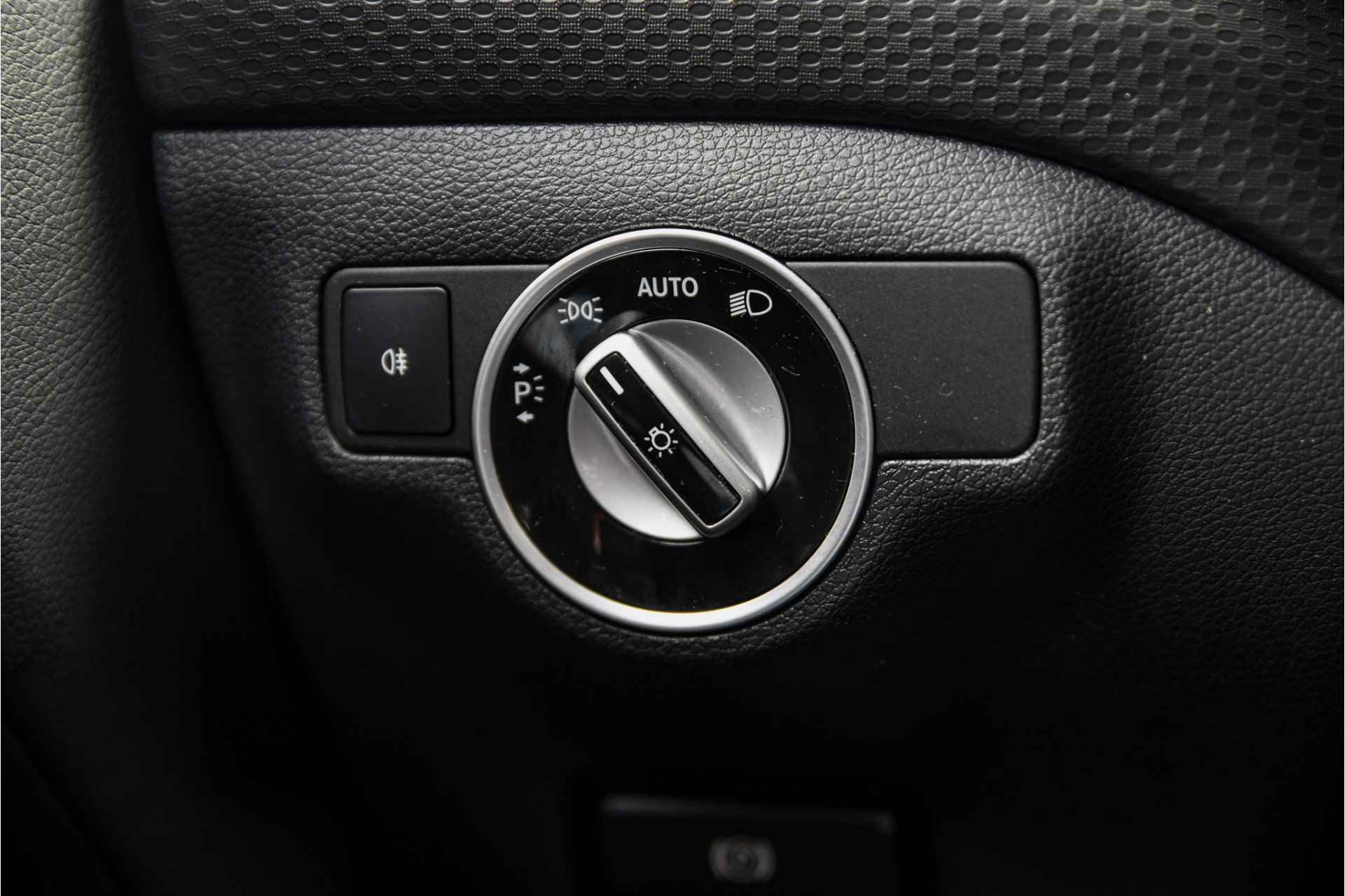 Mercedes-Benz A-Klasse 180 Business Solution | Camera | AMG Performance-stoelen | - 24/36