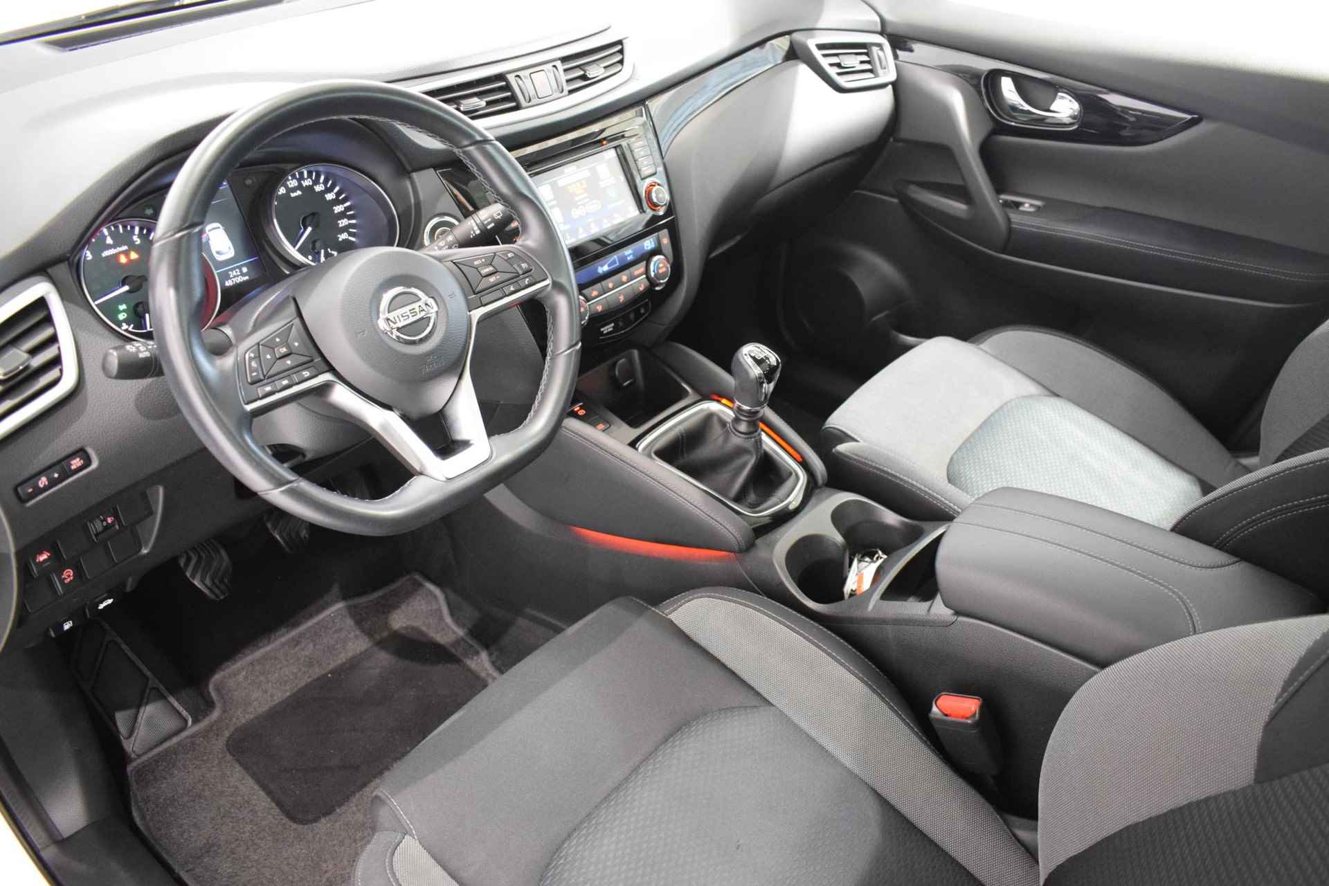 Nissan Qashqai 1.3 DIG-T N-Connecta | Panorma dak | 360-Camera | parkeersensoren | Trekhaak | Navigatie | Cruise control | Keyless entry | Apple Carplay/Android auto | - 19/60