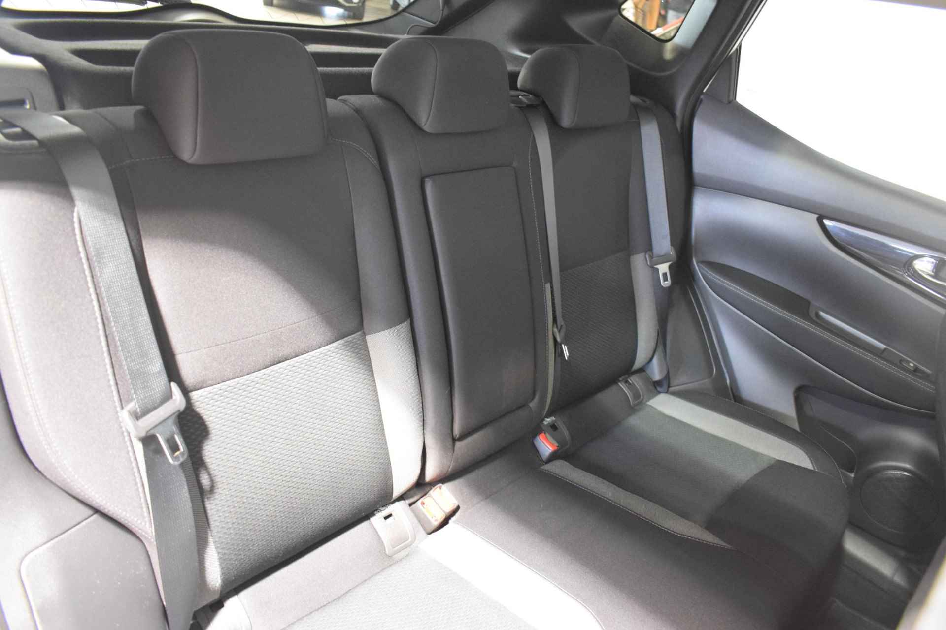 Nissan Qashqai 1.3 DIG-T N-Connecta | Panorma dak | 360-Camera | parkeersensoren | Trekhaak | Navigatie | Cruise control | Keyless entry | Apple Carplay/Android auto | - 25/60