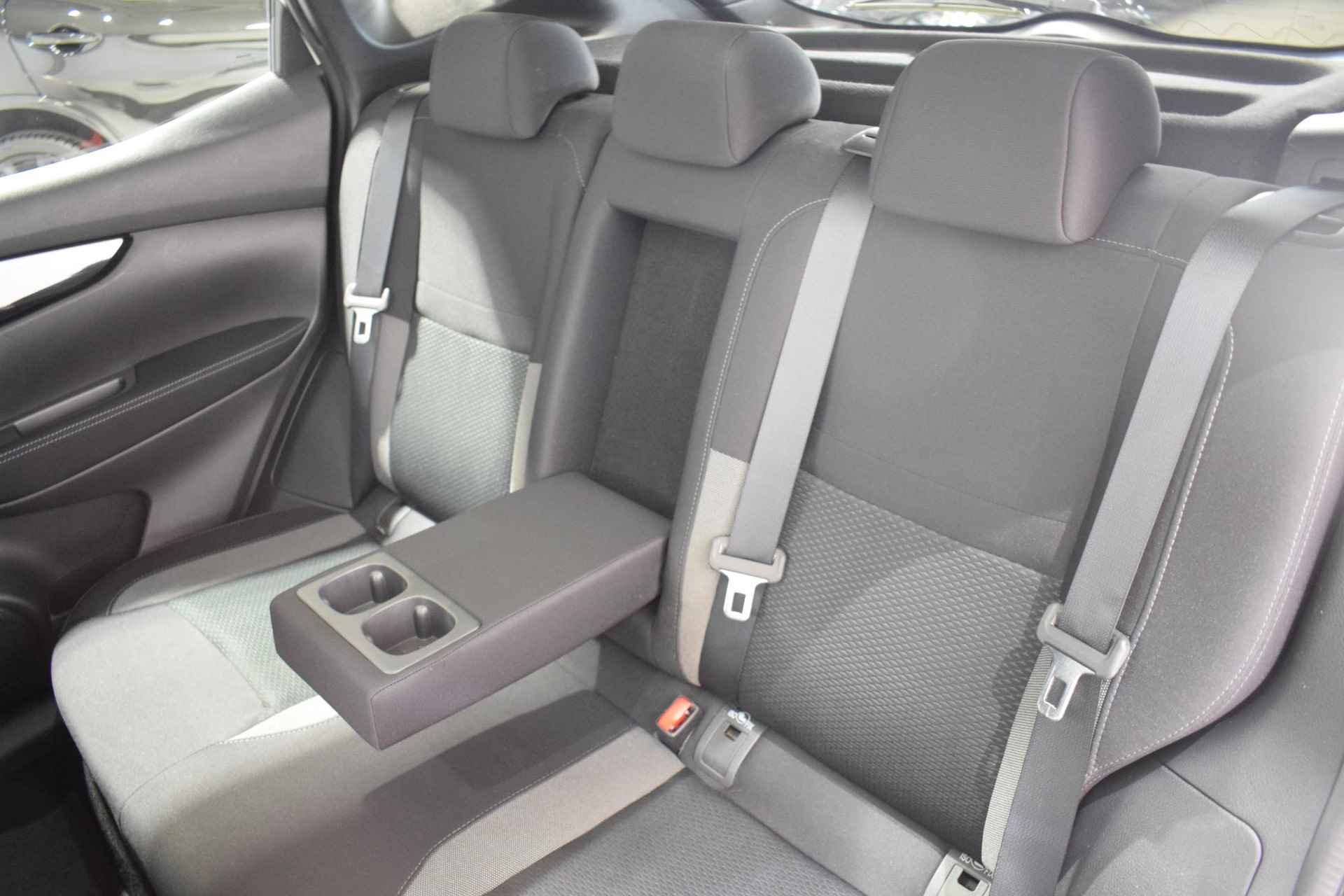 Nissan Qashqai 1.3 DIG-T N-Connecta | Panorma dak | 360-Camera | parkeersensoren | Trekhaak | Navigatie | Cruise control | Keyless entry | Apple Carplay/Android auto | - 26/60