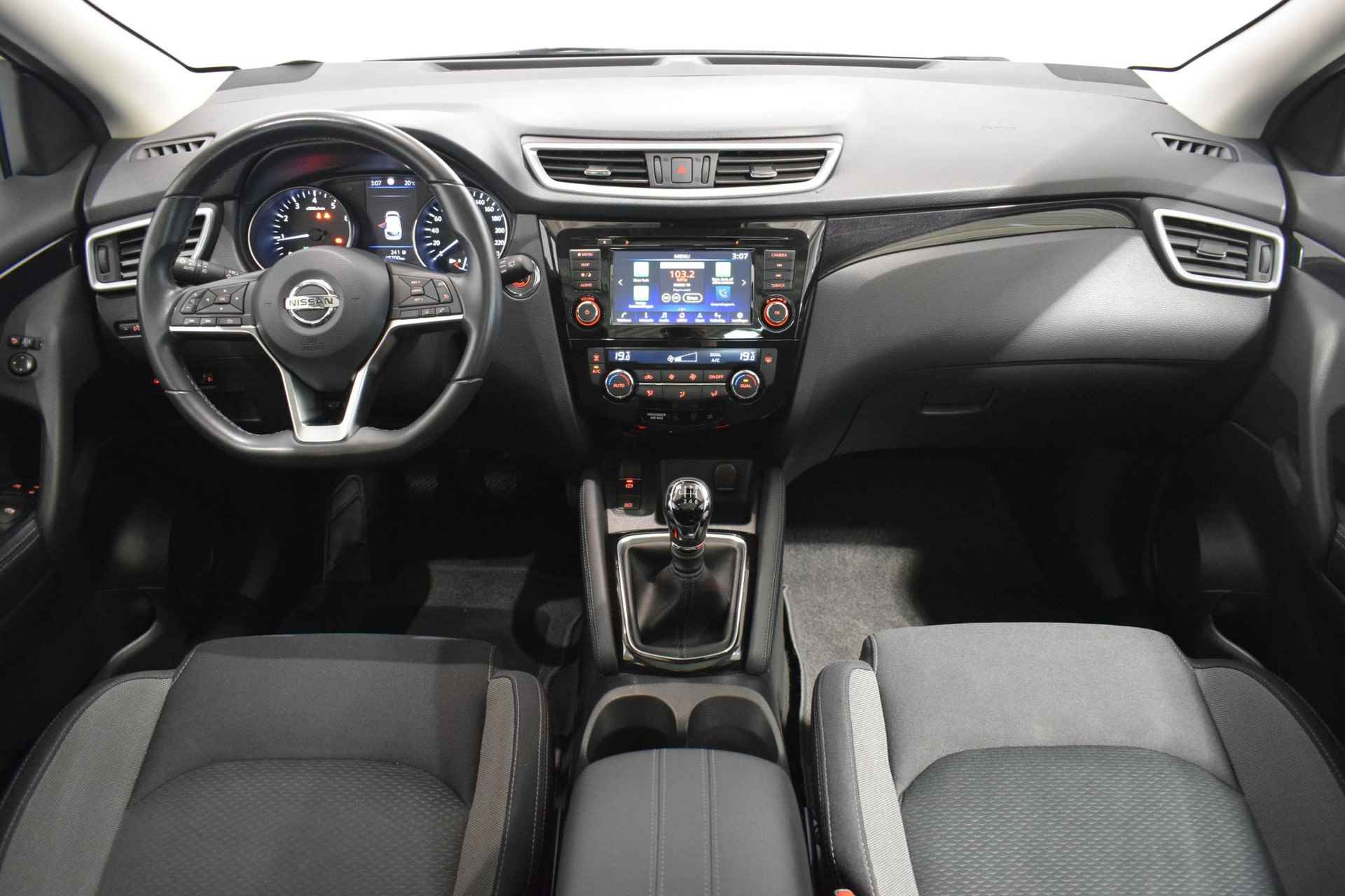 Nissan Qashqai 1.3 DIG-T N-Connecta | Panorma dak | 360-Camera | parkeersensoren | Trekhaak | Navigatie | Cruise control | Keyless entry | Apple Carplay/Android auto | - 29/60