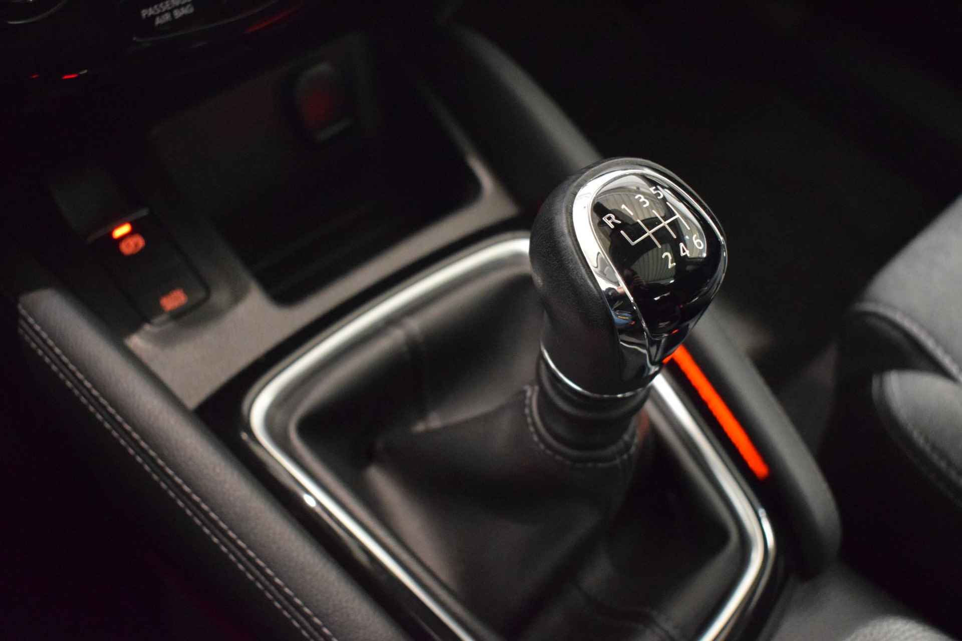 Nissan Qashqai 1.3 DIG-T N-Connecta | Panorma dak | 360-Camera | parkeersensoren | Trekhaak | Navigatie | Cruise control | Keyless entry | Apple Carplay/Android auto | - 41/60