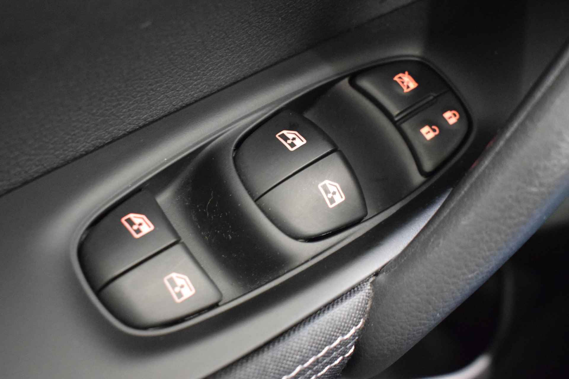 Nissan Qashqai 1.3 DIG-T N-Connecta | Panorma dak | 360-Camera | parkeersensoren | Trekhaak | Navigatie | Cruise control | Keyless entry | Apple Carplay/Android auto | - 49/60