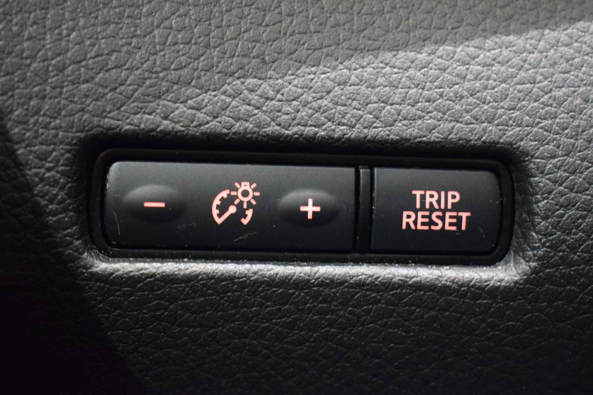 Nissan Qashqai 1.3 DIG-T N-Connecta | Panorma dak | 360-Camera | parkeersensoren | Trekhaak | Navigatie | Cruise control | Keyless entry | Apple Carplay/Android auto | - 50/60