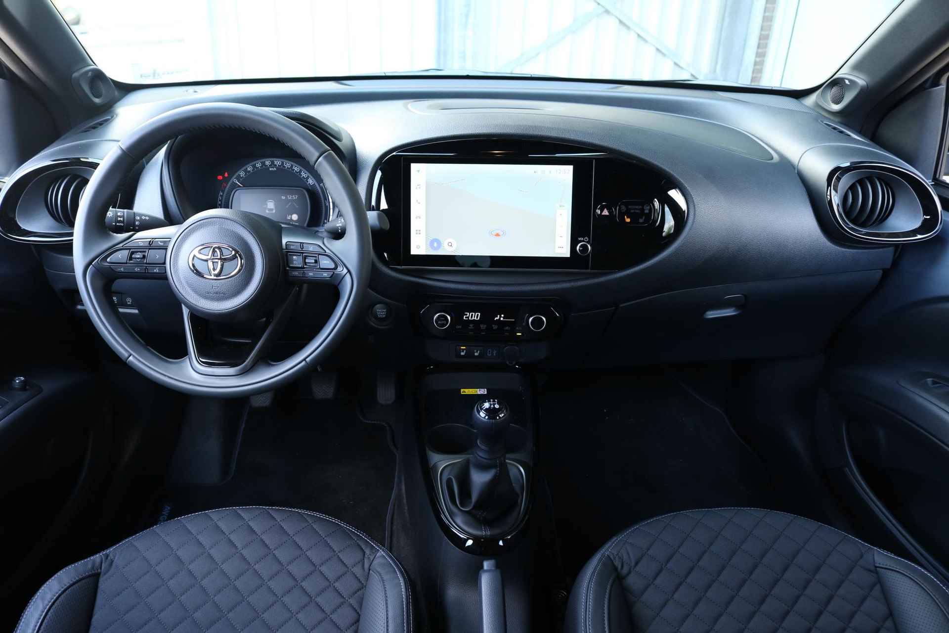 Toyota Aygo X 1.0 VVT-i MT Premium, DEMO VOORDEEL! - 16/34