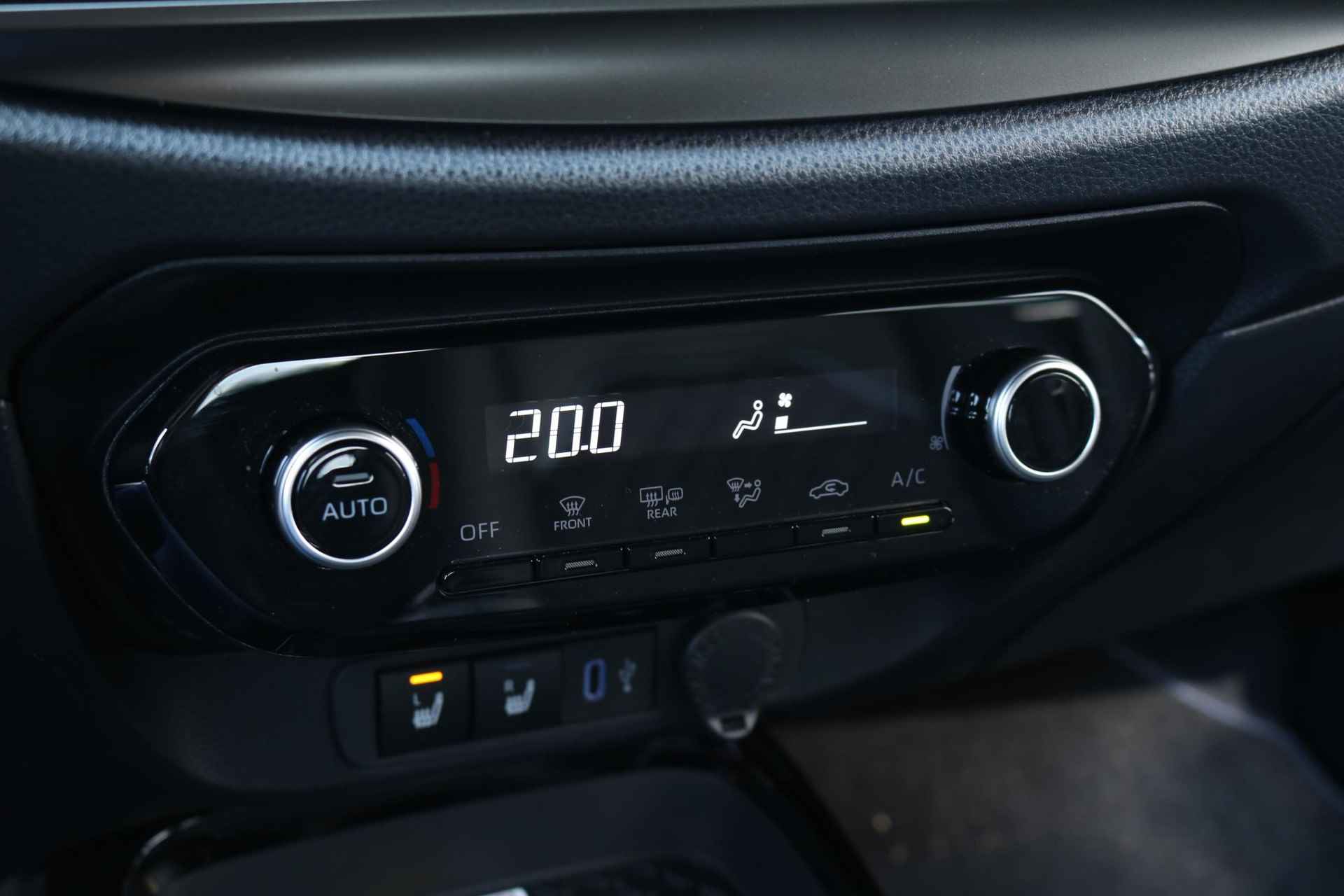 Toyota Aygo X 1.0 VVT-i MT Premium, DEMO VOORDEEL! - 25/34