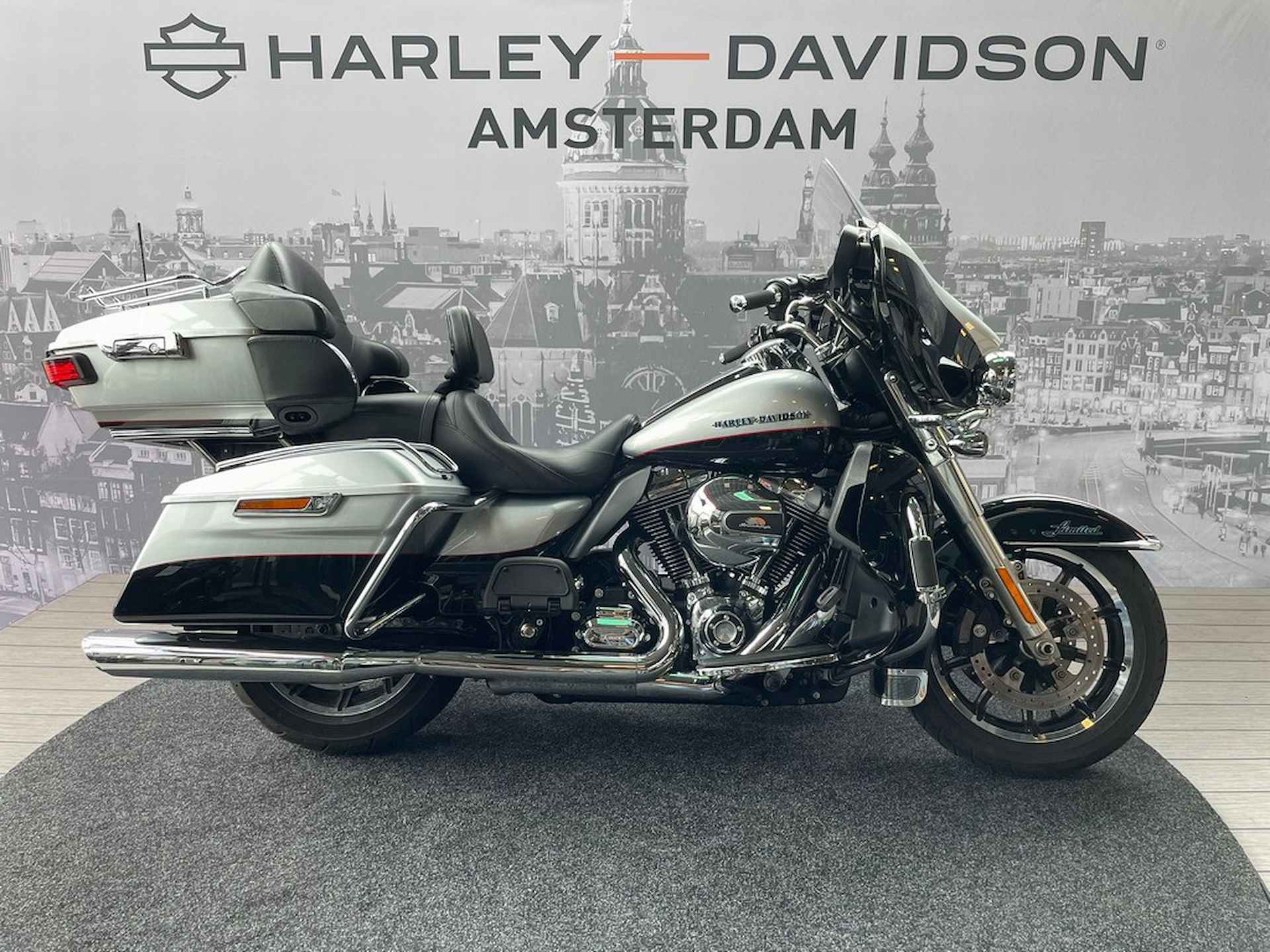 Harley-Davidson FLHTK ULTRA LIMITED - 1/8