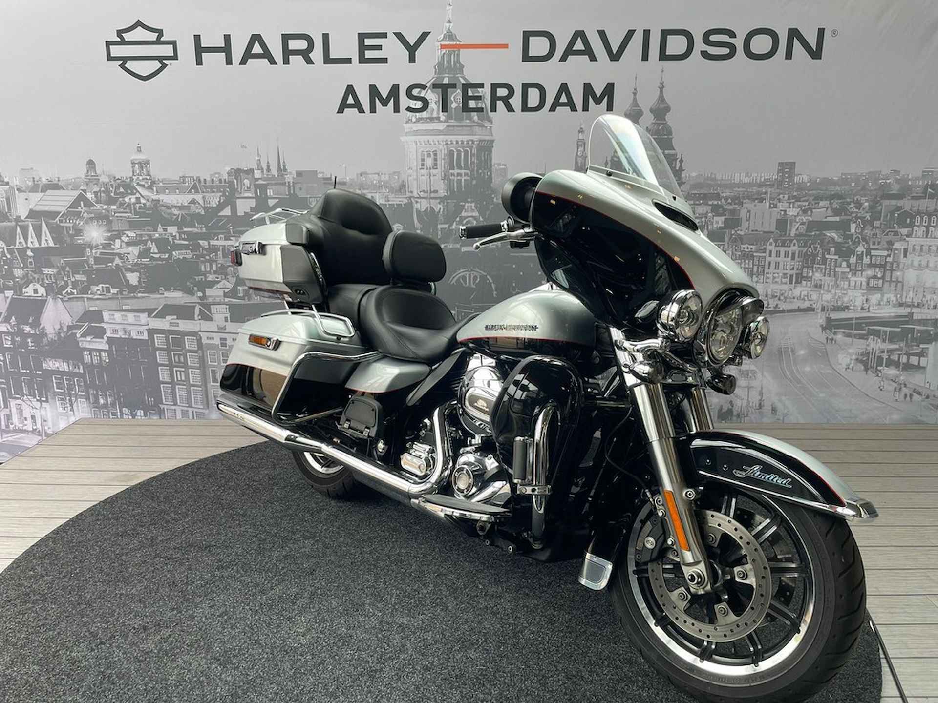 Harley-Davidson FLHTK ULTRA LIMITED - 3/8