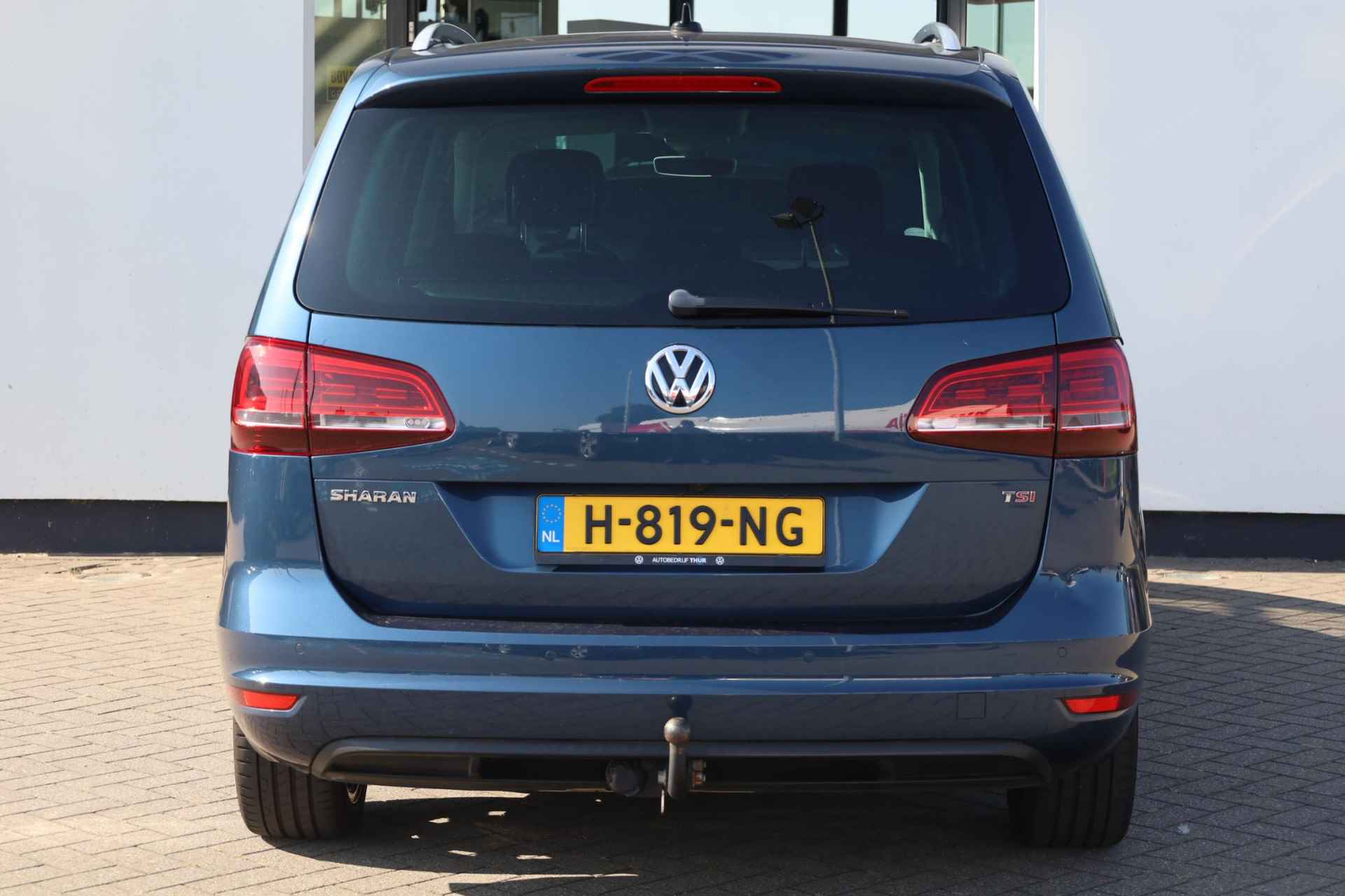 Volkswagen Sharan 1.4 TSI Comfortline 150PK / 110kW DSG, elektrisch verstelbare bestuurdersstoel met geheugen, elektrische schuifdeuren, elektrische achterklep, achteruitrijcamera, 18" LMV, xenon + LED, stoelverwarming, trekhaak, chroom accenten, parkeersensoren voor en achter, privacy glas, multifunctioneel lederen stuurwiel, adaptieve cruise control (acc), 3-zone climatronic - 7/40