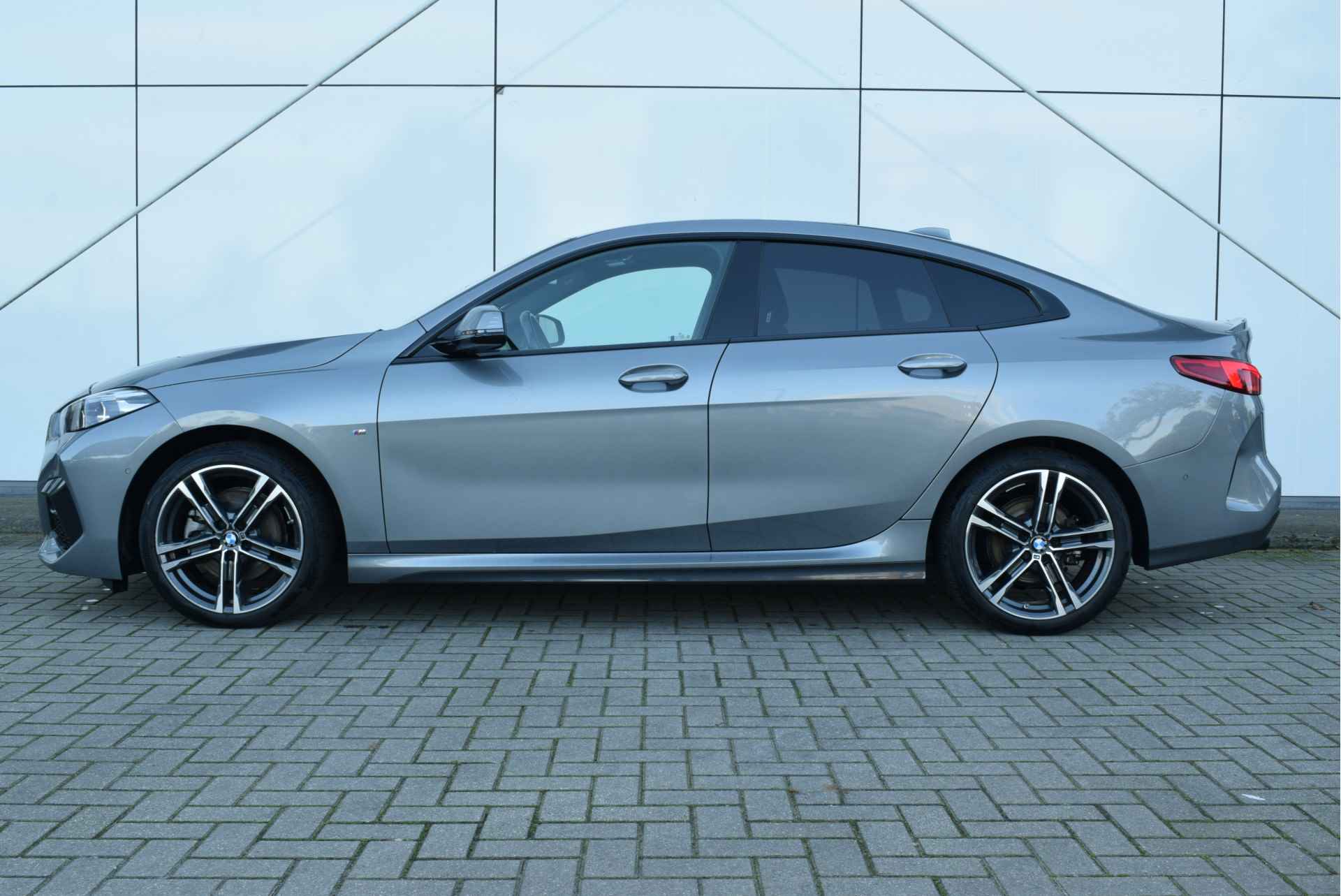 BMW 2 Serie Gran Coupé 218i High Executive M Sport Automaat / Panoramadak / Sportstoelen / Stoelverwarming / Parking Assistant / Live Cockpit Professional / Cruise Control - 3/17