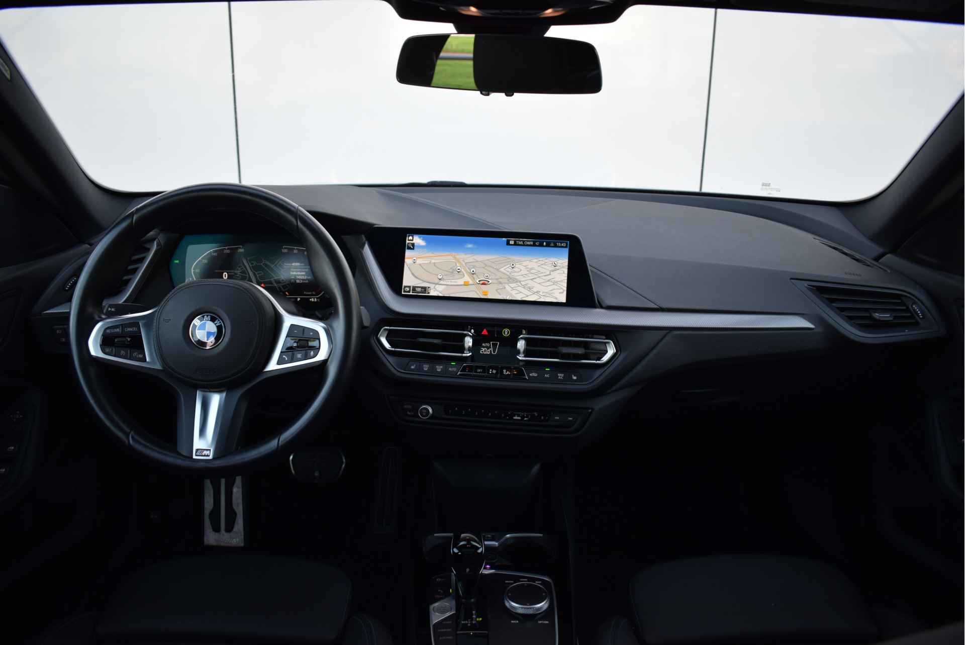 BMW 2 Serie Gran Coupé 218i High Executive M Sport Automaat / Panoramadak / Sportstoelen / Stoelverwarming / Parking Assistant / Live Cockpit Professional / Cruise Control - 4/17