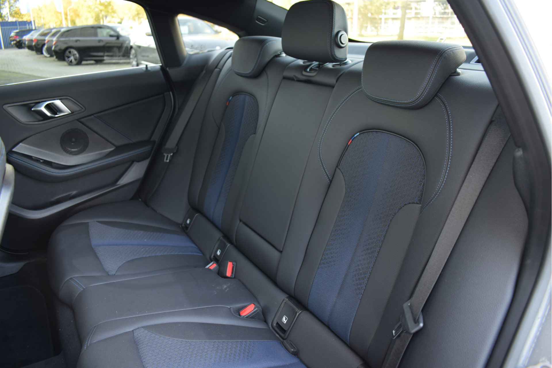 BMW 2 Serie Gran Coupé 218i High Executive M Sport Automaat / Panoramadak / Sportstoelen / Stoelverwarming / Parking Assistant / Live Cockpit Professional / Cruise Control - 6/17