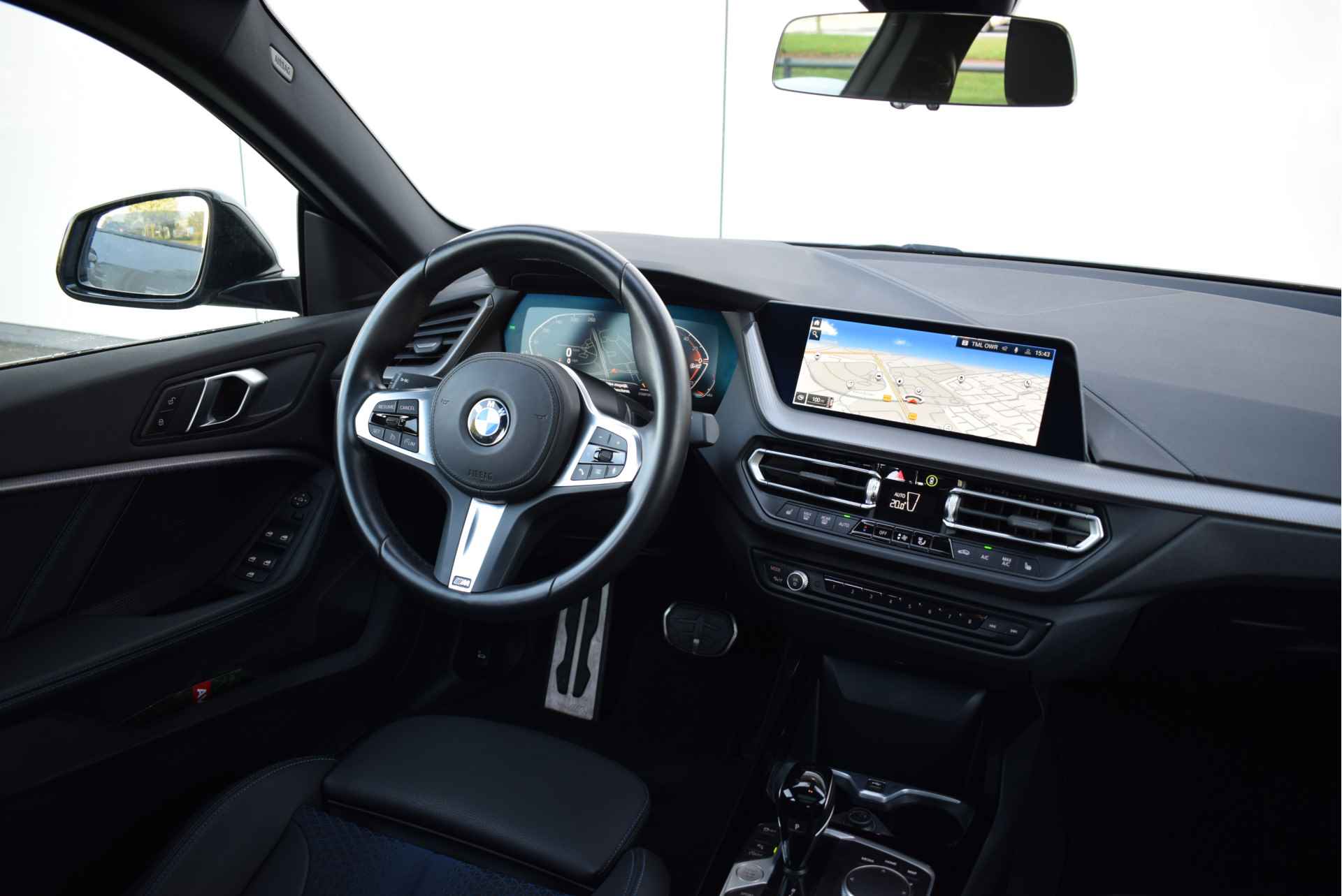 BMW 2 Serie Gran Coupé 218i High Executive M Sport Automaat / Panoramadak / Sportstoelen / Stoelverwarming / Parking Assistant / Live Cockpit Professional / Cruise Control - 15/17