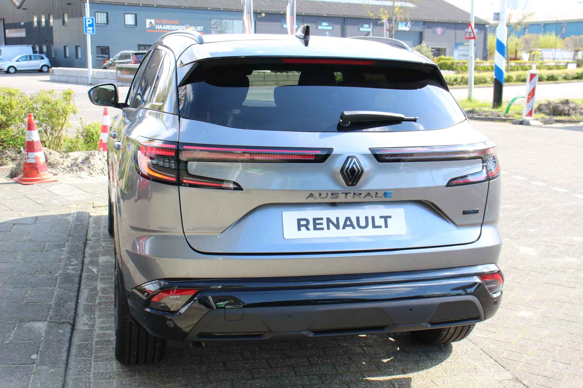Renault Austral 1.2 E-Tech Hybrid 200 Techno Esprit Alpine Pack advanced driving assist/ Pack safety/ Panoramisch vast glazen dak/ Electrisch bedienbare achterklep - 14/43