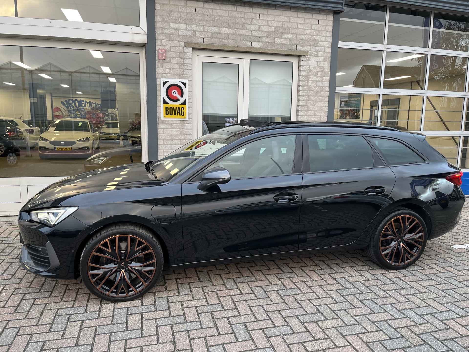 CUPRA Leon Sportstourer 1.4 e-Hybrid VZ Performance / AUTOMAAT/ 245 PK/ PANO/ CAMERA/ PARK. SENSOREN/ MATRIX/ DODE HOEK/ DCC/ KEYLESS/ STOEL-STUURVERWARM./ ADAPT. CRUISE/ APP CONNECT/ NAVI/ CLIMA/ DAB/ 19" LMV - 3/61