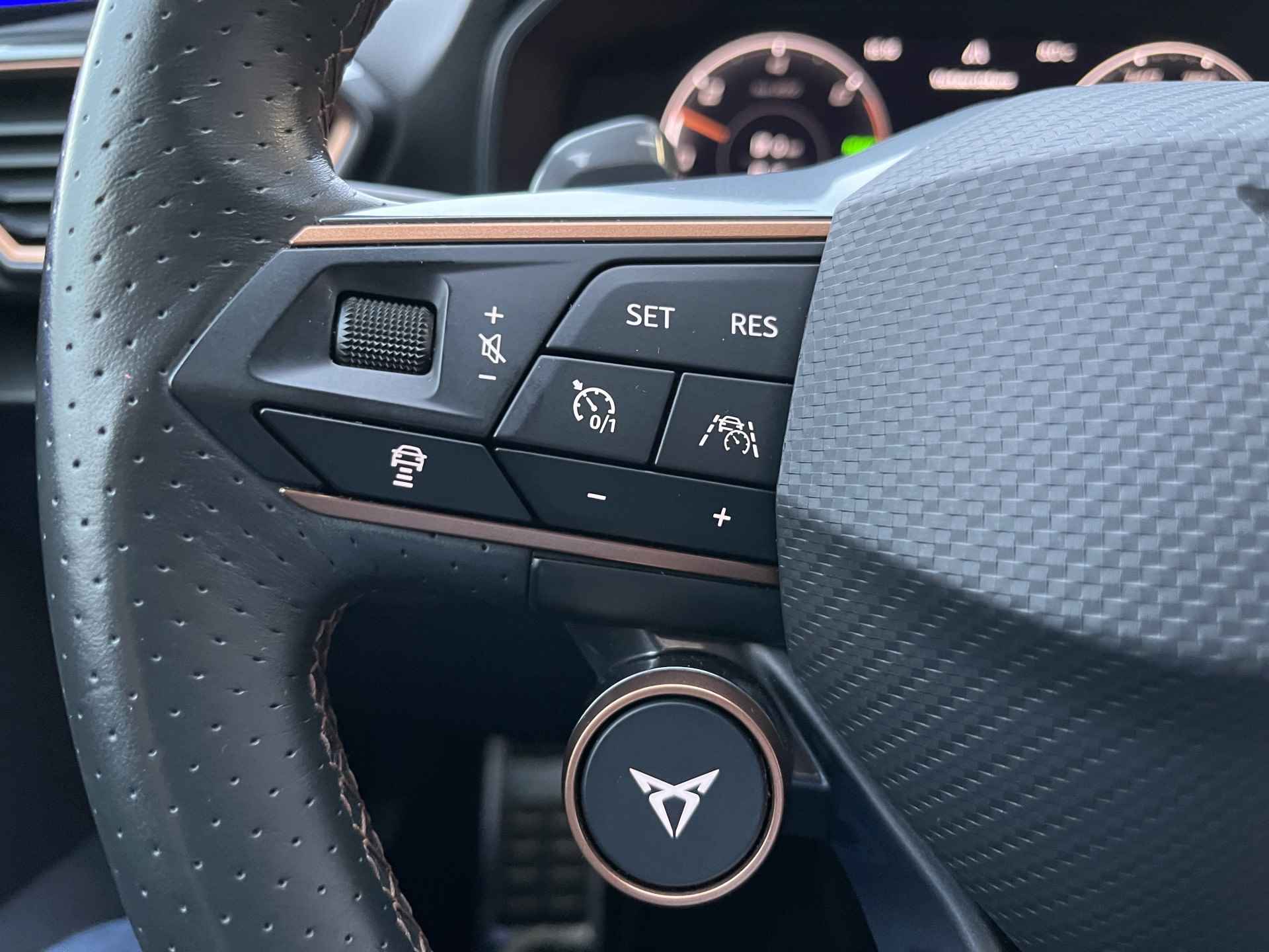 CUPRA Leon Sportstourer 1.4 e-Hybrid VZ Performance / AUTOMAAT/ 245 PK/ PANO/ CAMERA/ PARK. SENSOREN/ MATRIX/ DODE HOEK/ DCC/ KEYLESS/ STOEL-STUURVERWARM./ ADAPT. CRUISE/ APP CONNECT/ NAVI/ CLIMA/ DAB/ 19" LMV - 18/61